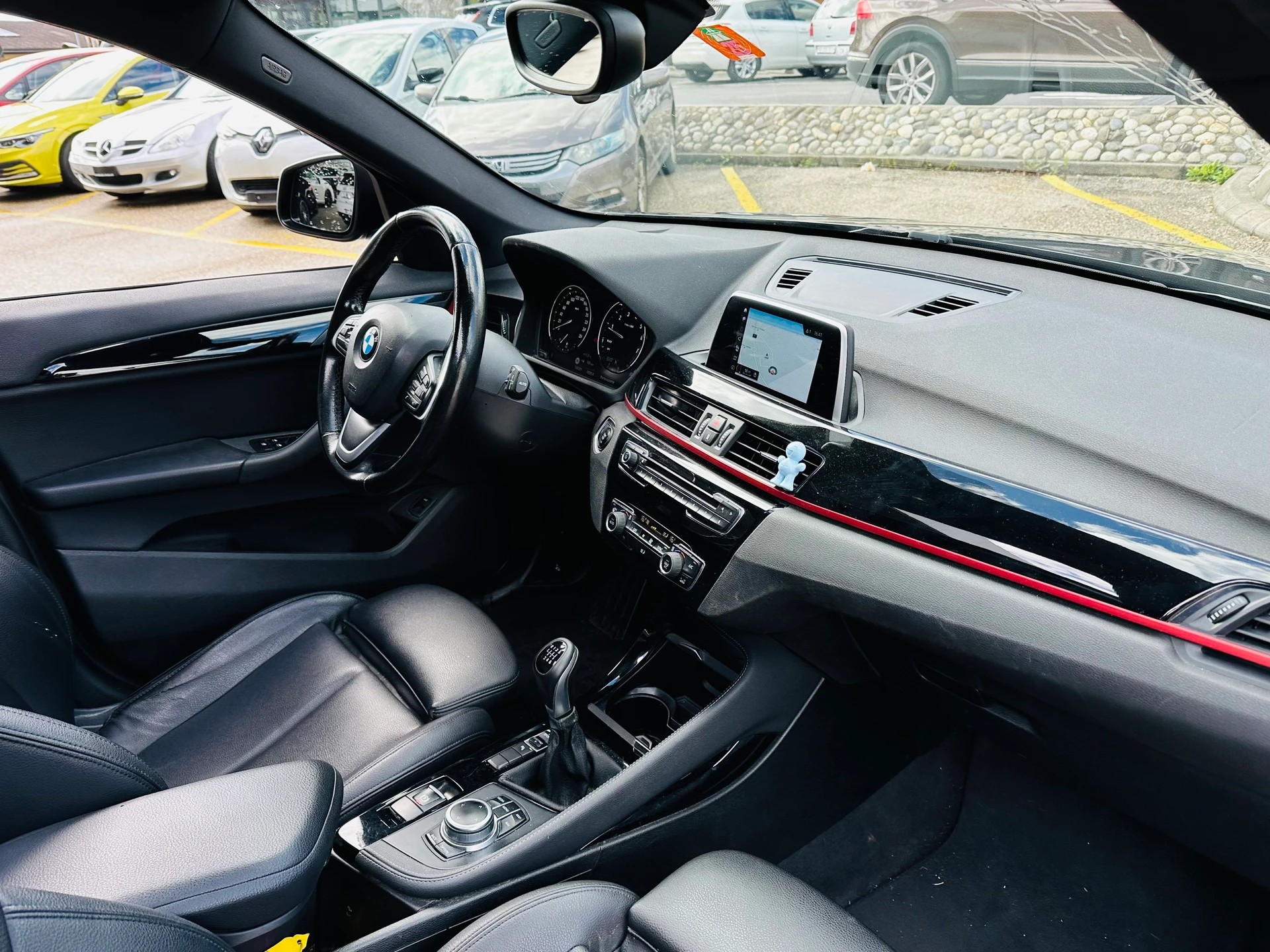 BMW X1 sDrive 18i Sport Line-image-11