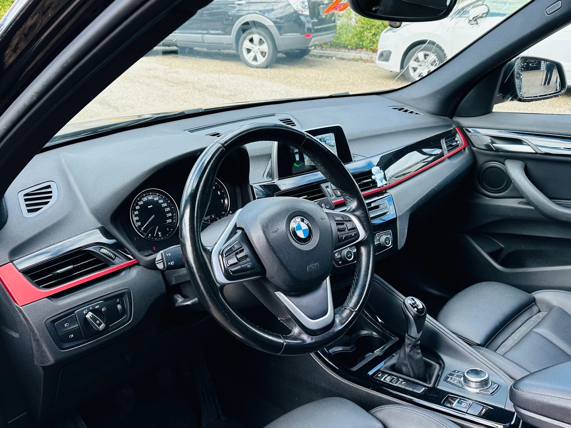 BMW X1 sDrive 18i Sport Line-image-10