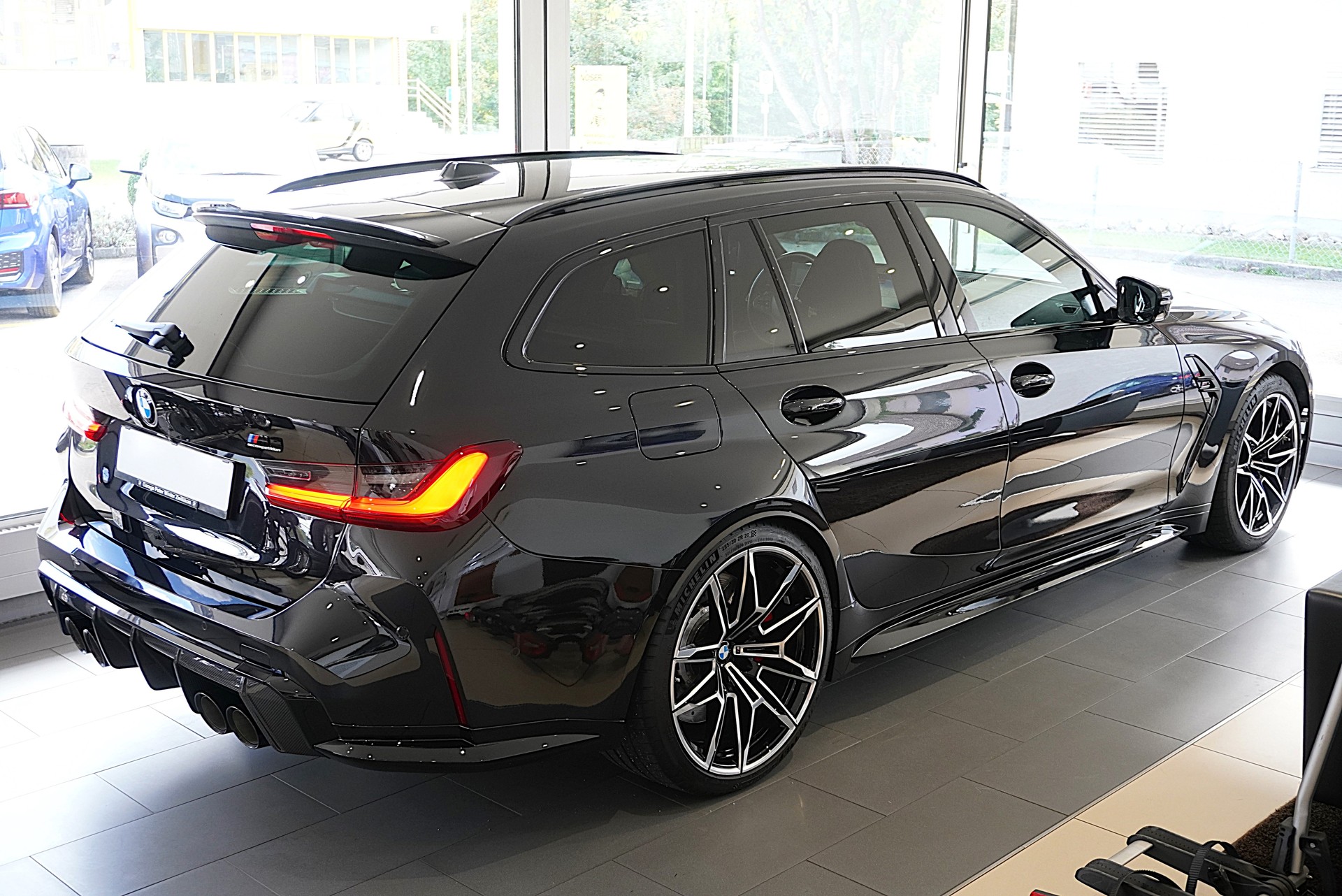 BMW M3 Touring xDrive Competition M-image-4