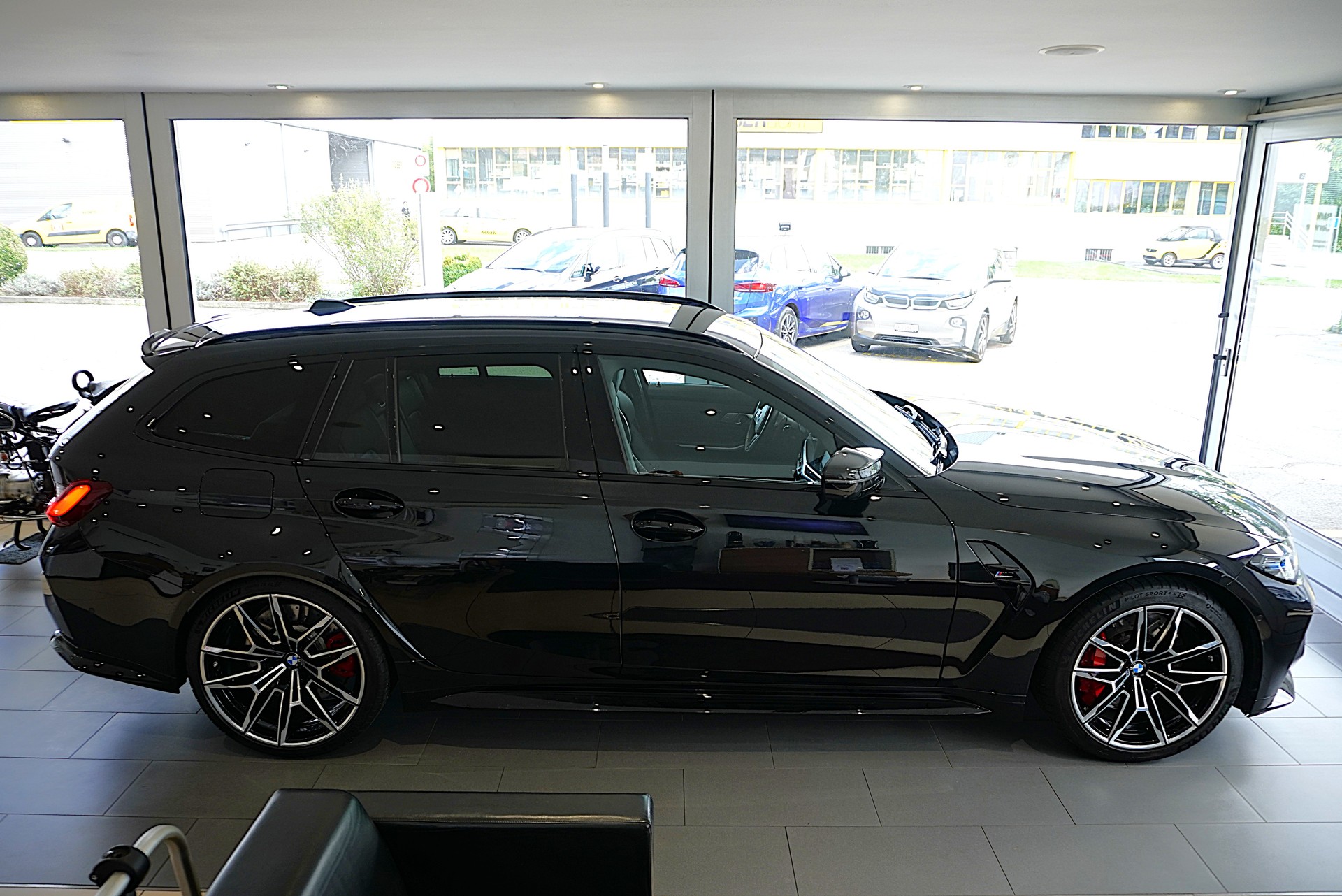 BMW M3 Touring xDrive Competition M-image-3