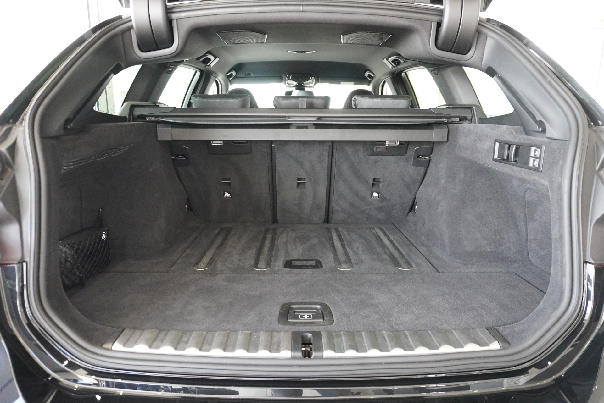 BMW M3 Touring xDrive Competition M-image-16