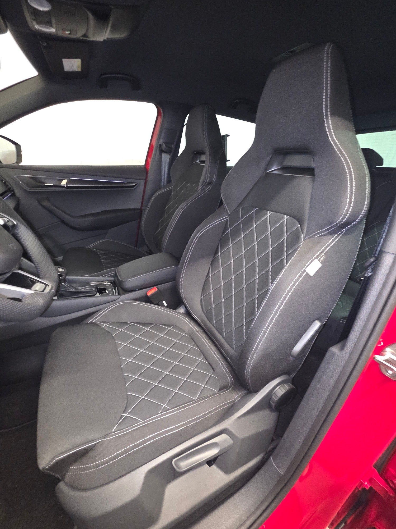 SKODA Karoq 2.0 TSI SportLine 4x4 DSG-image-12