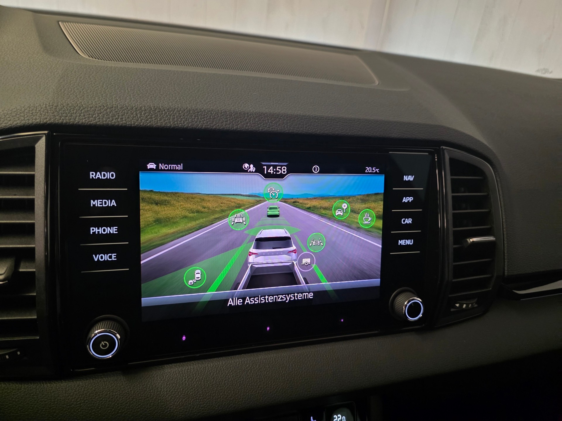 SKODA Karoq 2.0 TSI SportLine 4x4 DSG-image-22