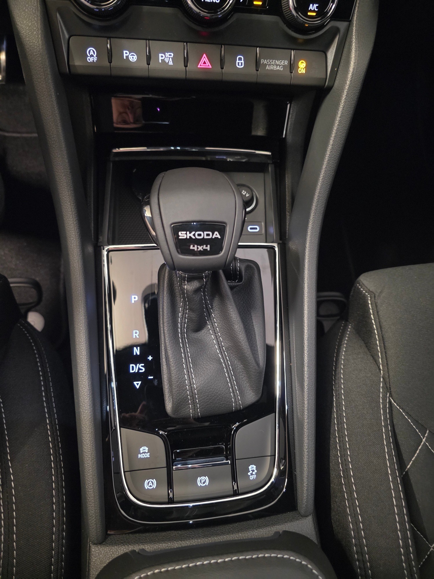 SKODA Karoq 2.0 TSI SportLine 4x4 DSG-image-15