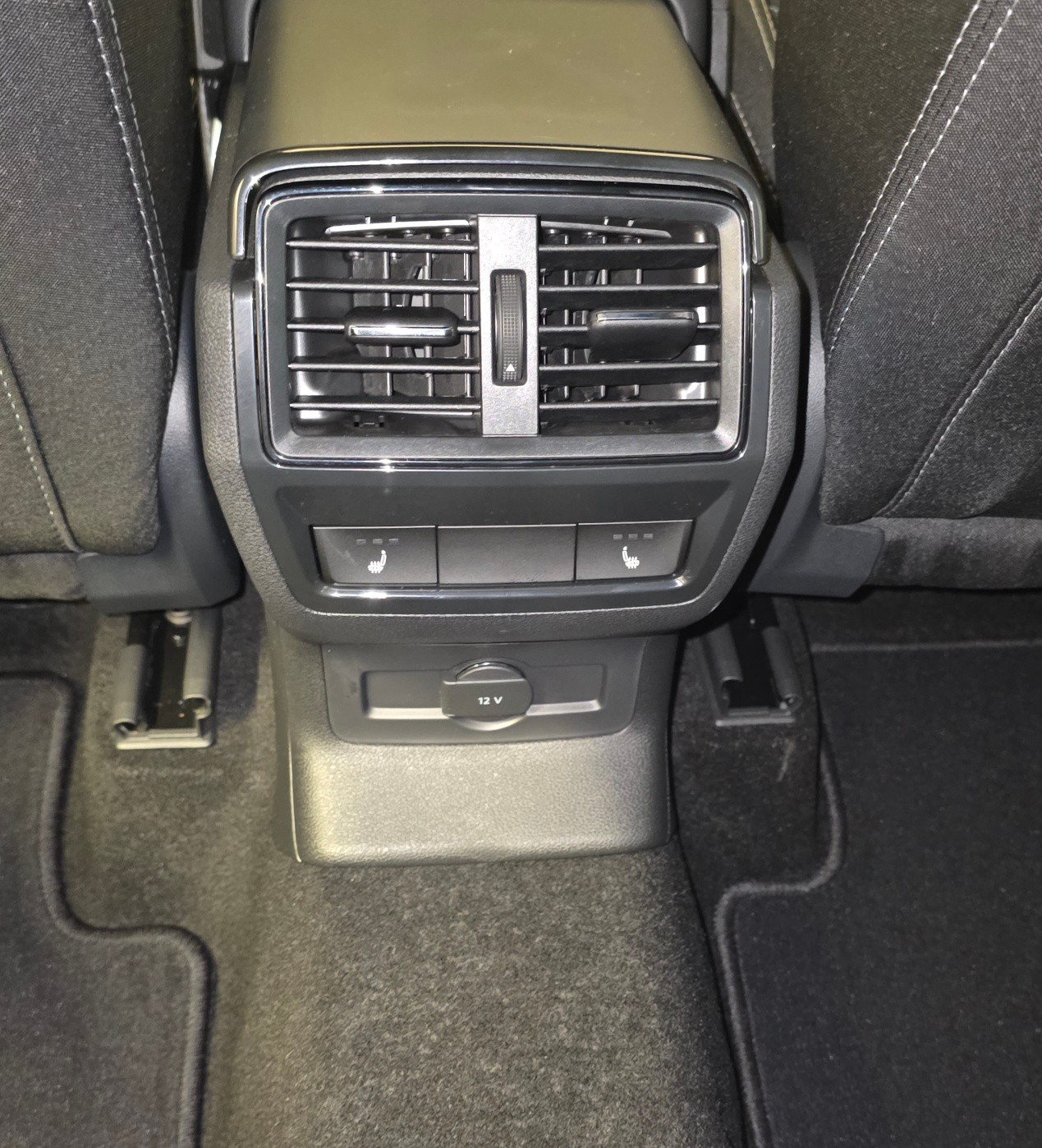 SKODA Karoq 2.0 TSI SportLine 4x4 DSG-image-9