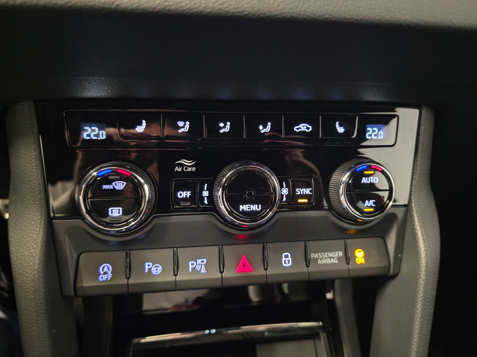 SKODA Karoq 2.0 TSI SportLine 4x4 DSG-image-17
