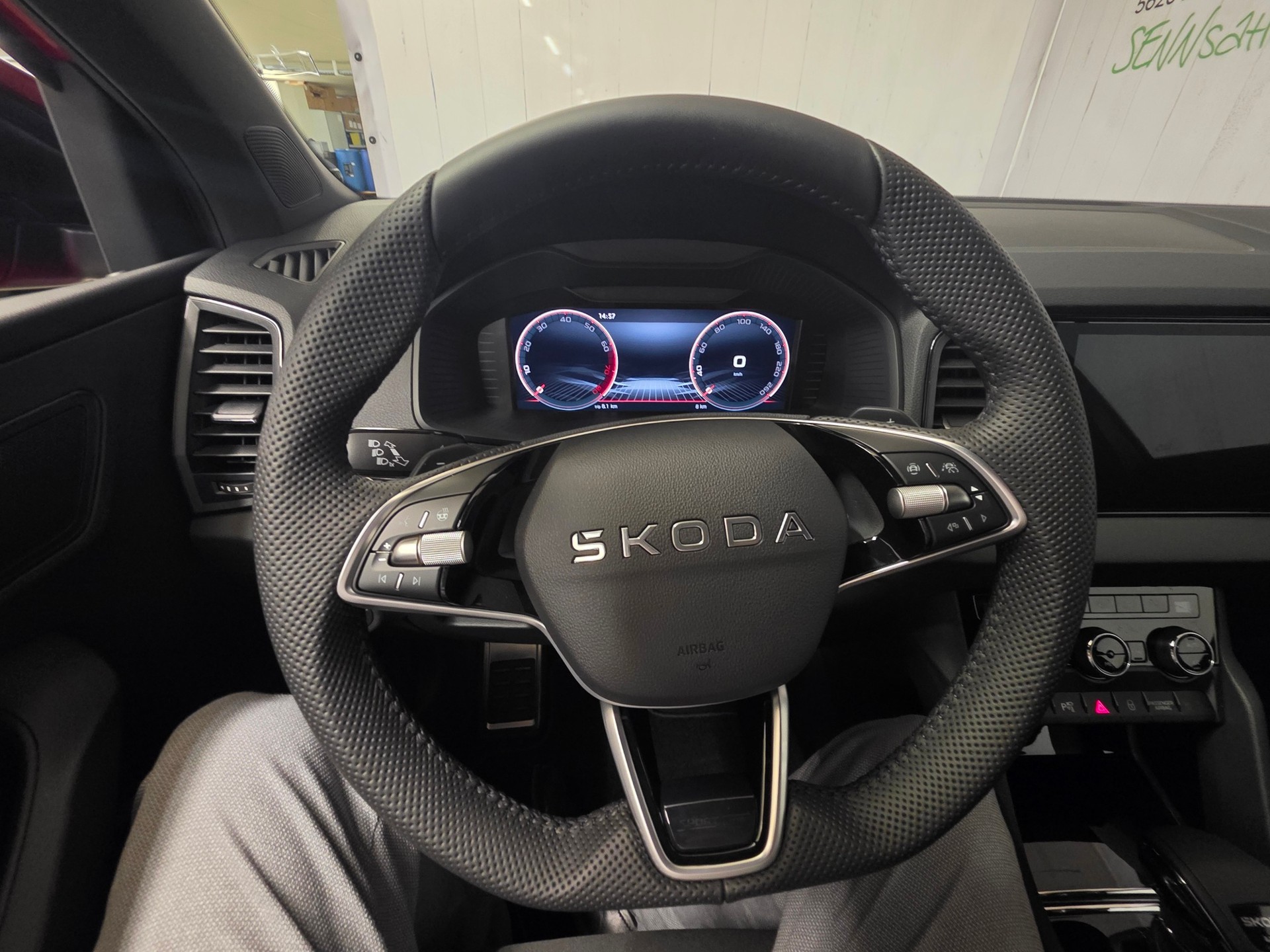 SKODA Karoq 2.0 TSI SportLine 4x4 DSG-image-13