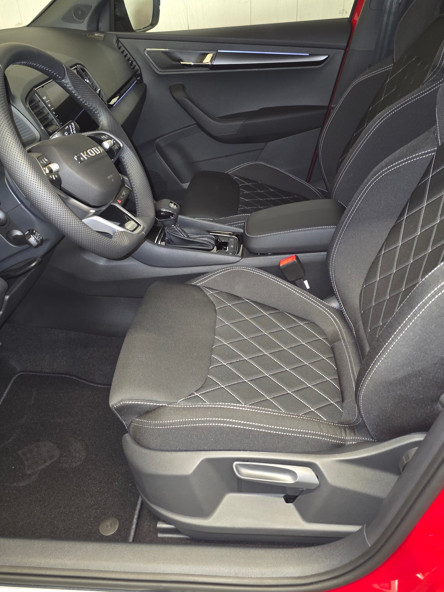 SKODA Karoq 2.0 TSI SportLine 4x4 DSG-image-11