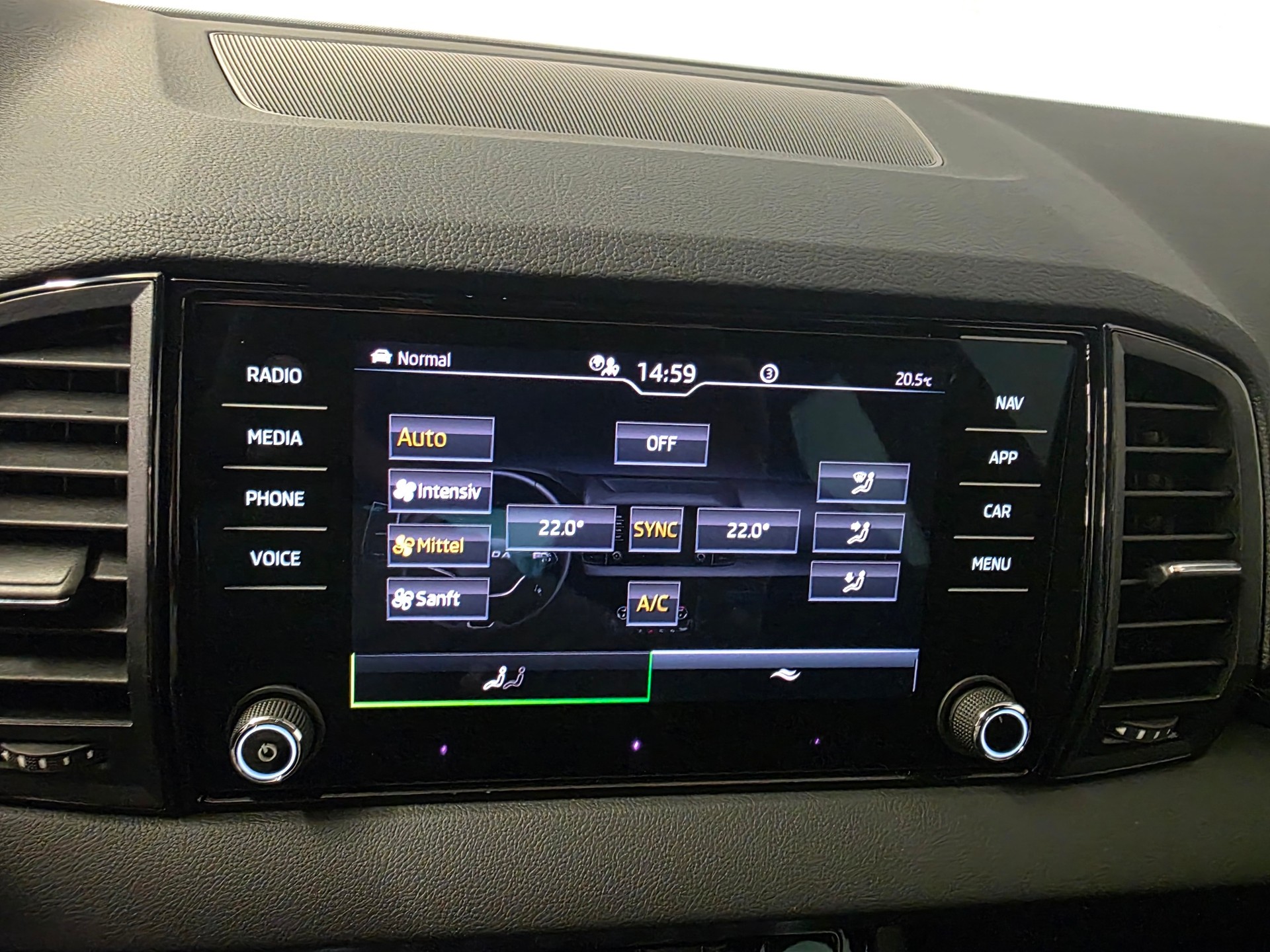 SKODA Karoq 2.0 TSI SportLine 4x4 DSG-image-23