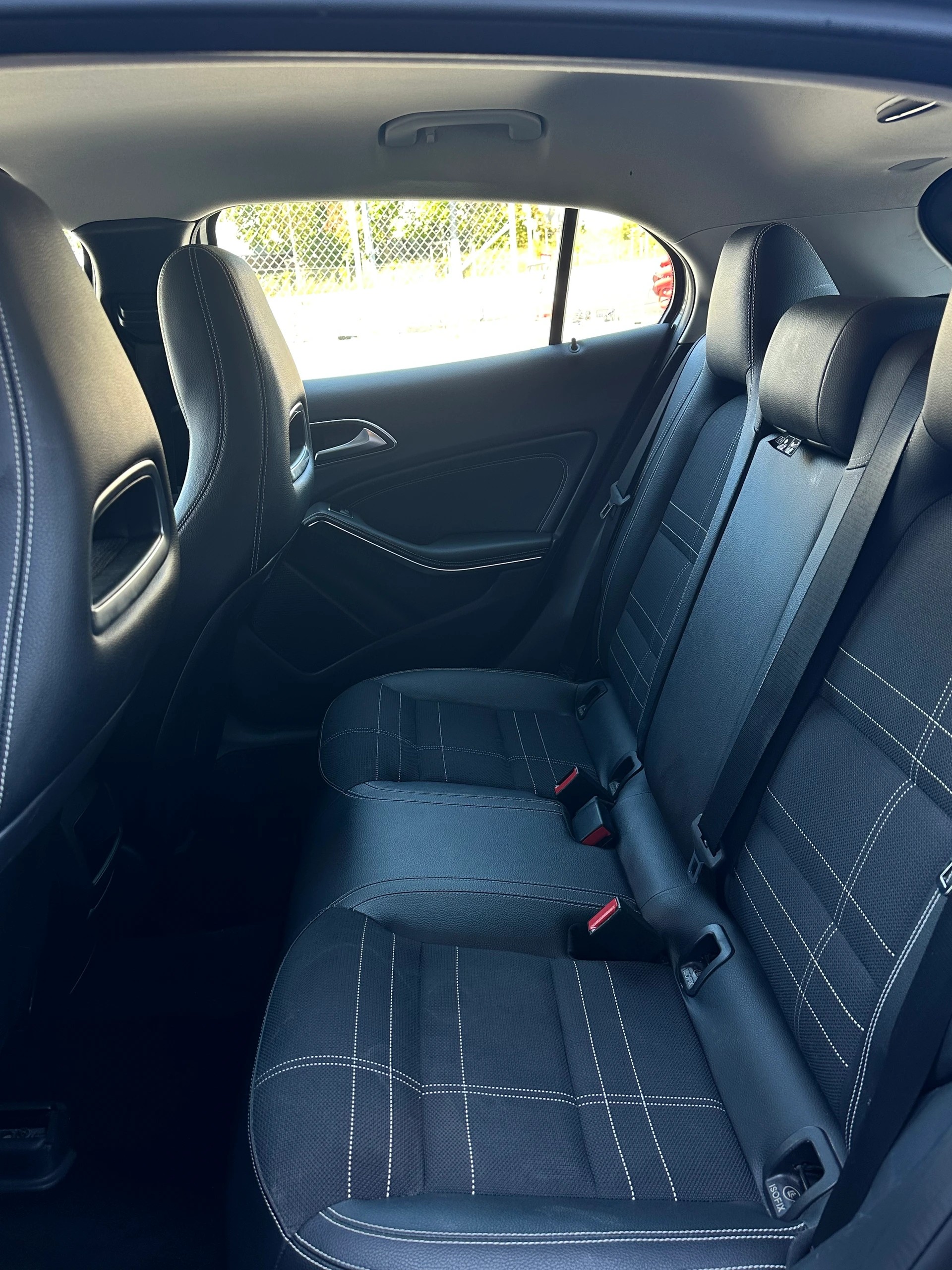 MERCEDES-BENZ GLA 200 d 4m-image-5