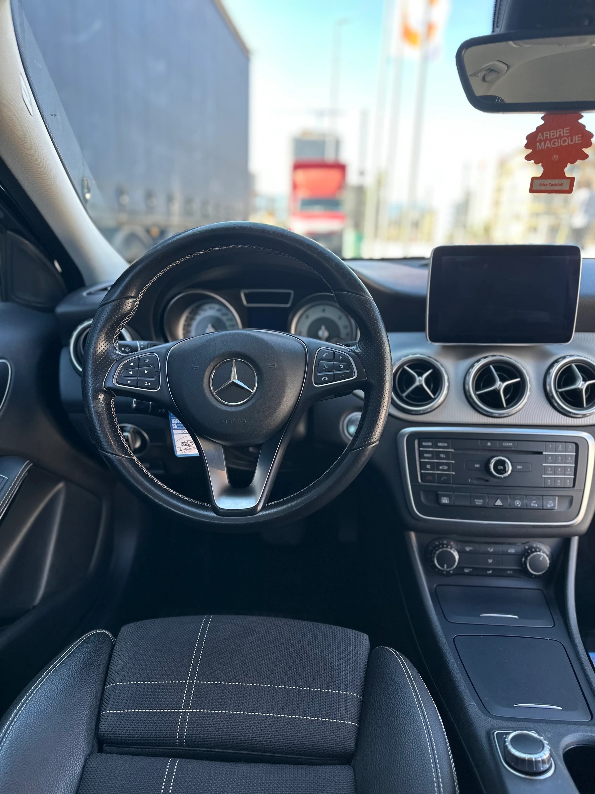 MERCEDES-BENZ GLA 200 d 4m-image-3