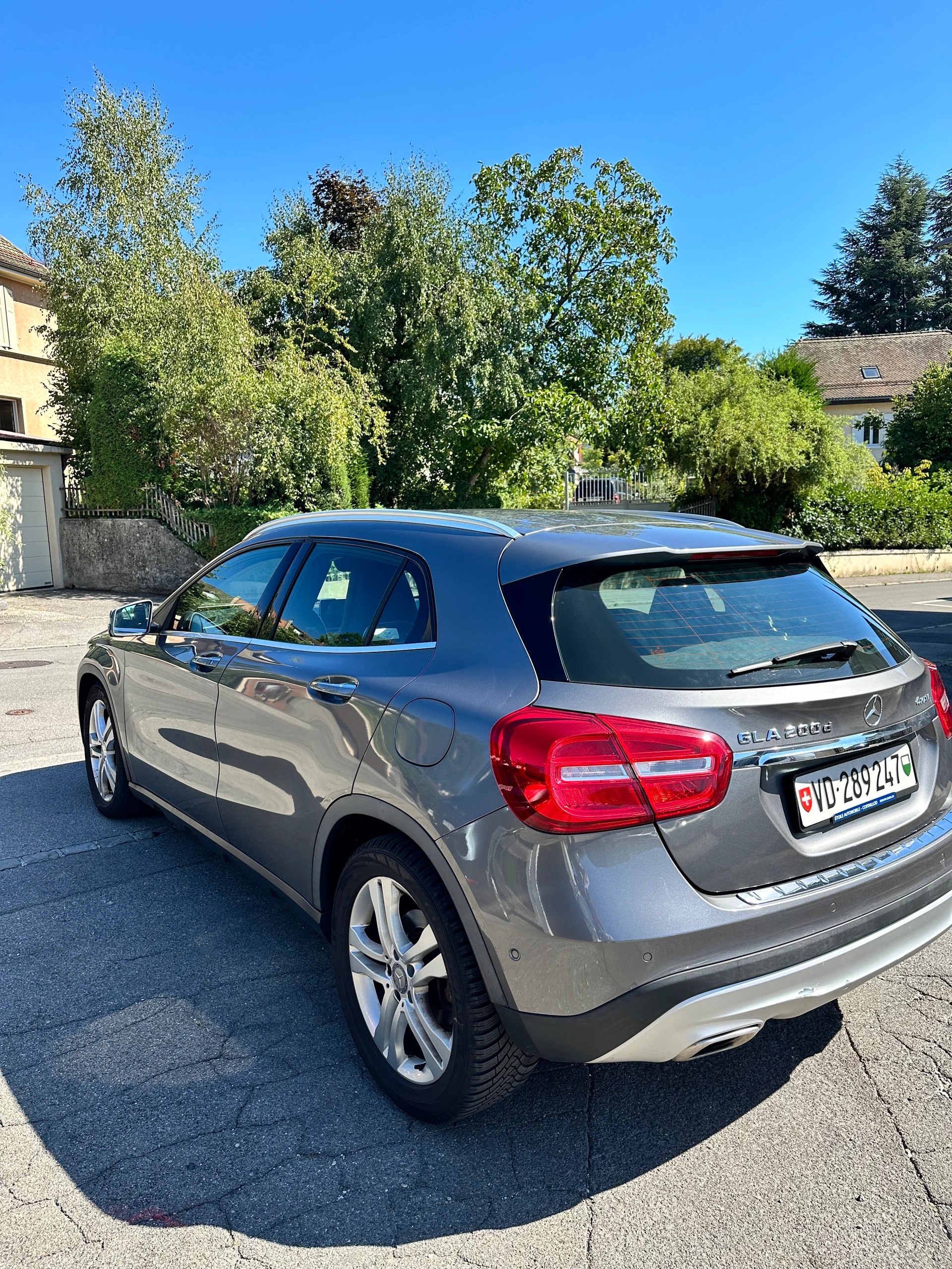 MERCEDES-BENZ GLA 200 d 4m-image-2