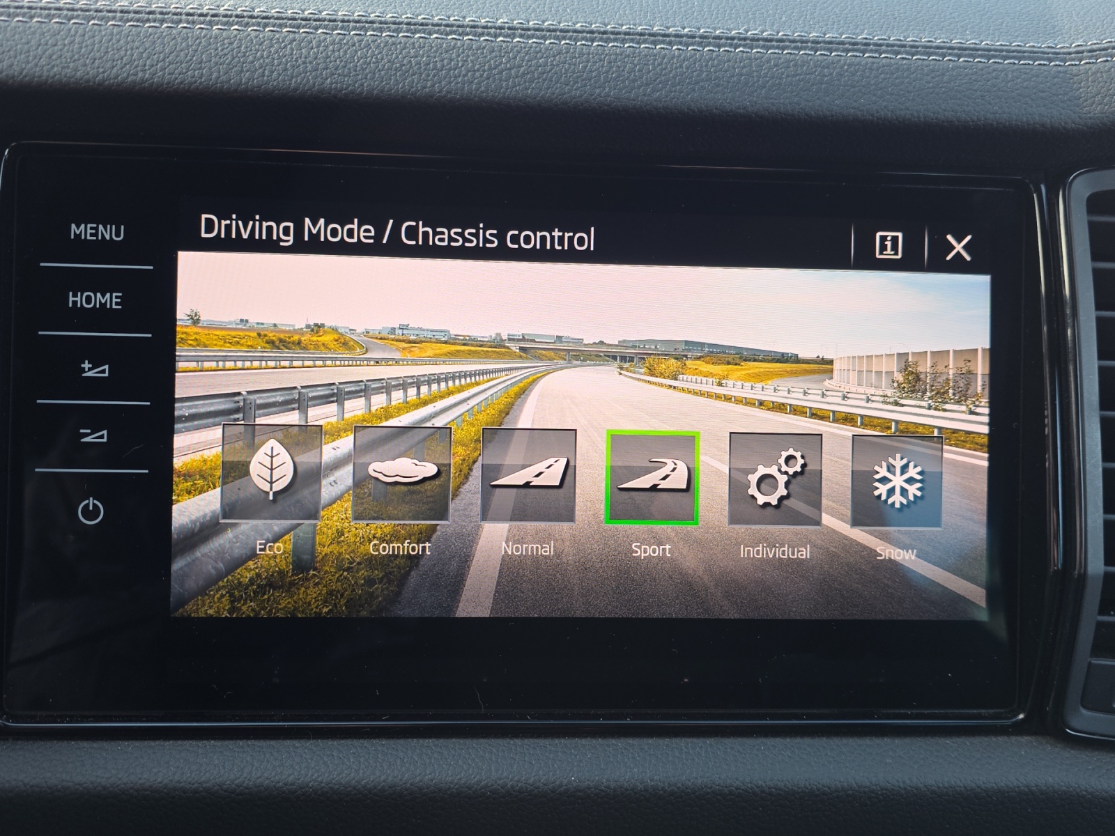 SKODA Kodiaq 2.0 TDI CR SportLine 4x4 DSG mit AHK, Rückfahrkamera, elektr. Sitze mit Memory, usw.-image-24