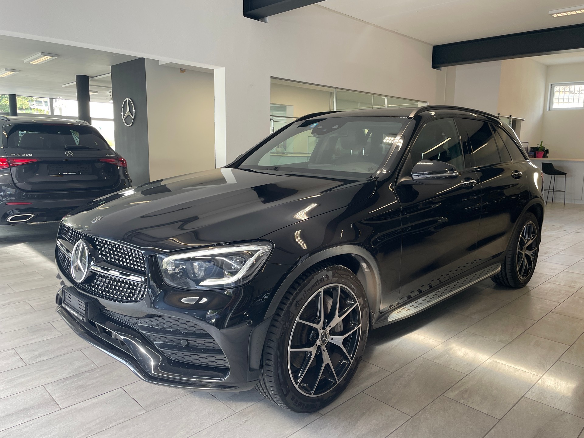 MERCEDES-BENZ GLC 300 AMG Line 4Matic 9G-Tronic-image-0