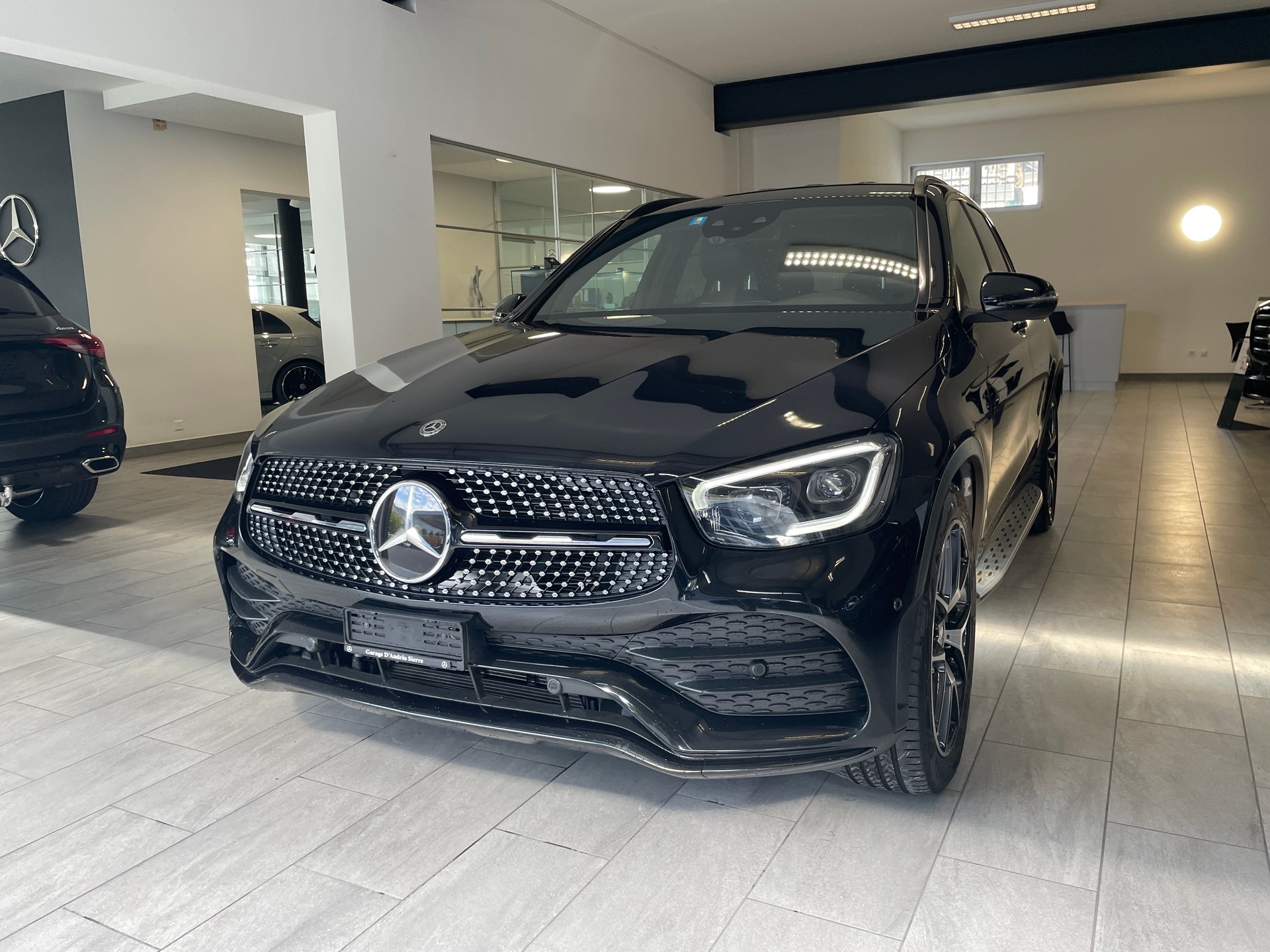 MERCEDES-BENZ GLC 300 AMG Line 4Matic 9G-Tronic-image-1