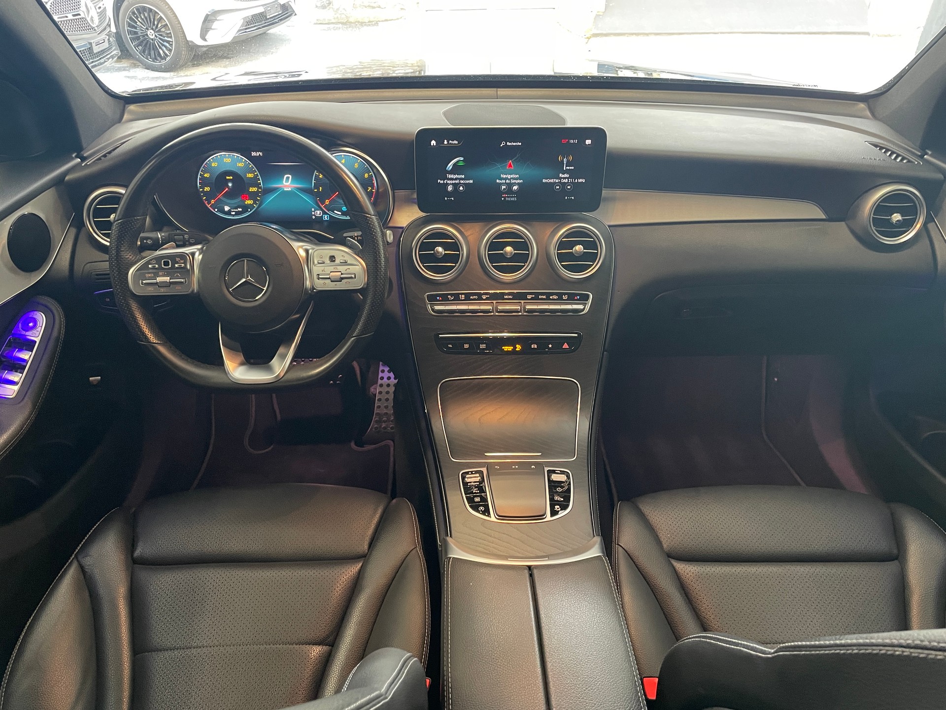 MERCEDES-BENZ GLC 300 AMG Line 4Matic 9G-Tronic-image-12