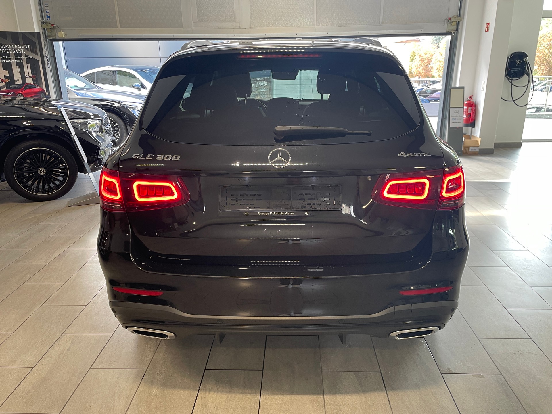 MERCEDES-BENZ GLC 300 AMG Line 4Matic 9G-Tronic-image-5