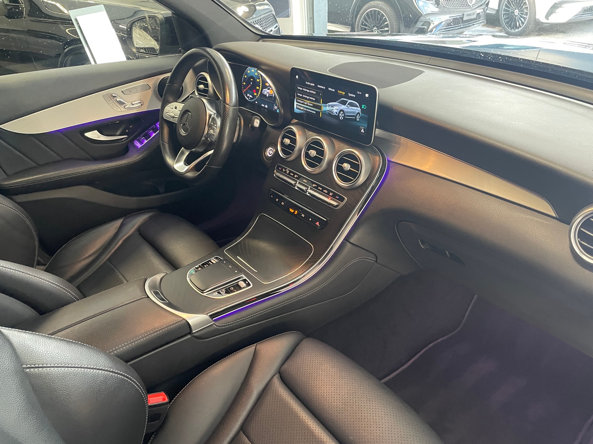 MERCEDES-BENZ GLC 300 AMG Line 4Matic 9G-Tronic-image-20
