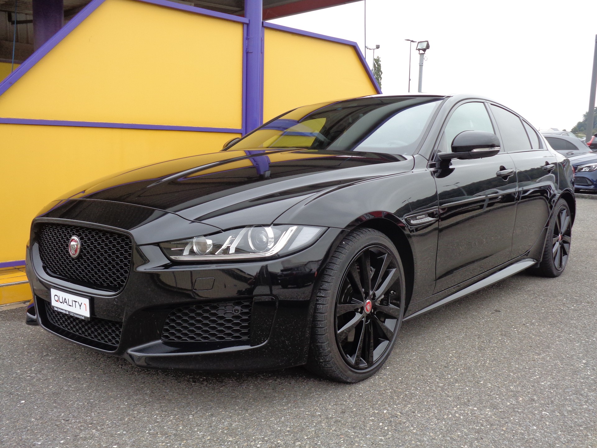 JAGUAR XE 20t 2.0 Landmark Automatic-image-0