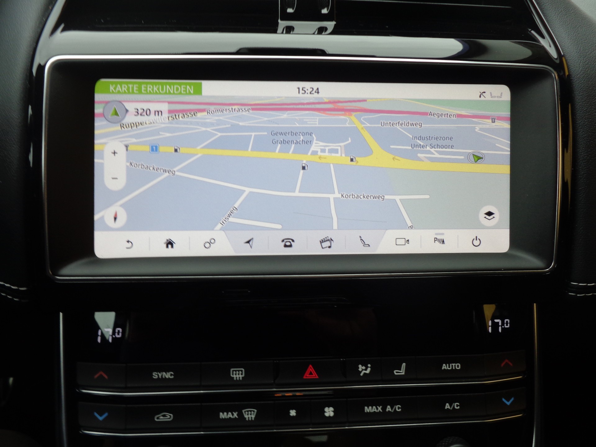 JAGUAR XE 20t 2.0 Landmark Automatic-image-14