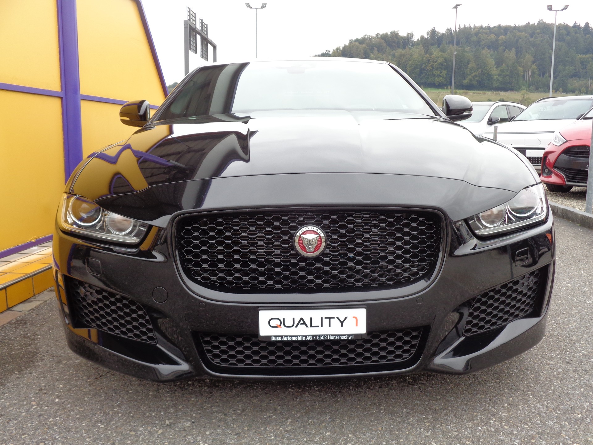JAGUAR XE 20t 2.0 Landmark Automatic-image-1