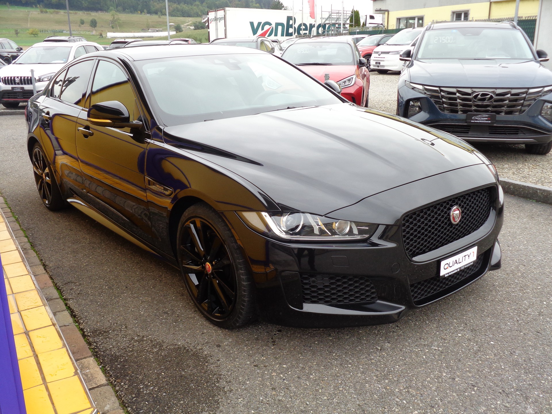 JAGUAR XE 20t 2.0 Landmark Automatic-image-3