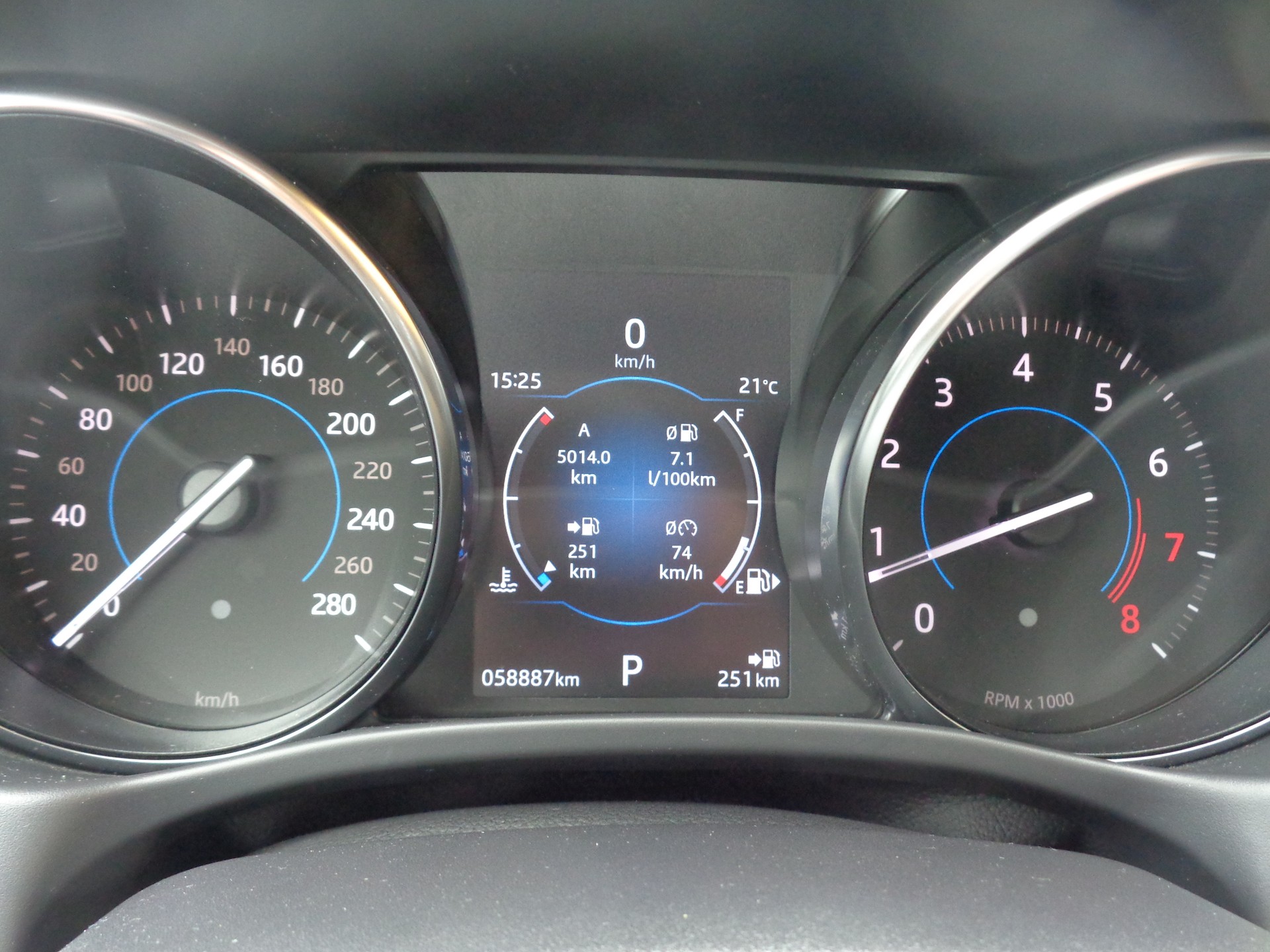 JAGUAR XE 20t 2.0 Landmark Automatic-image-15