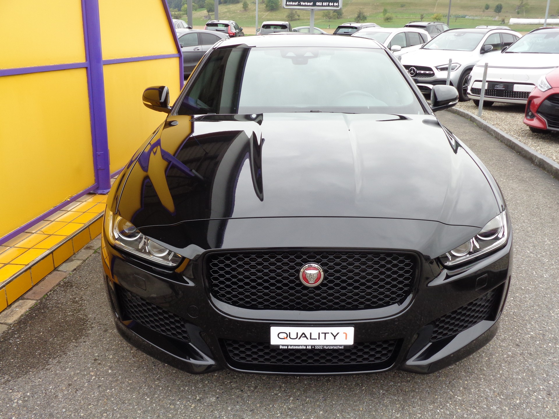 JAGUAR XE 20t 2.0 Landmark Automatic-image-2