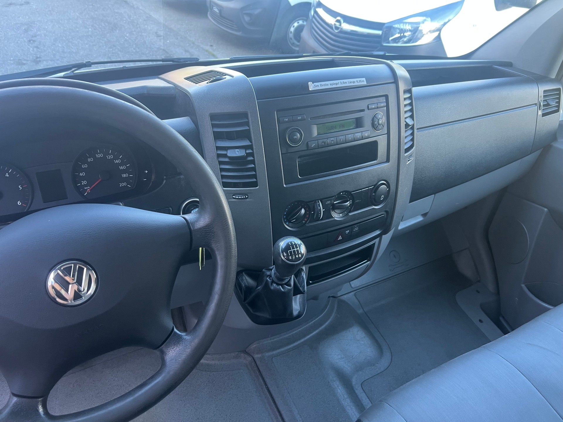 VW Crafter 35 2.0 TDI CR-image-6