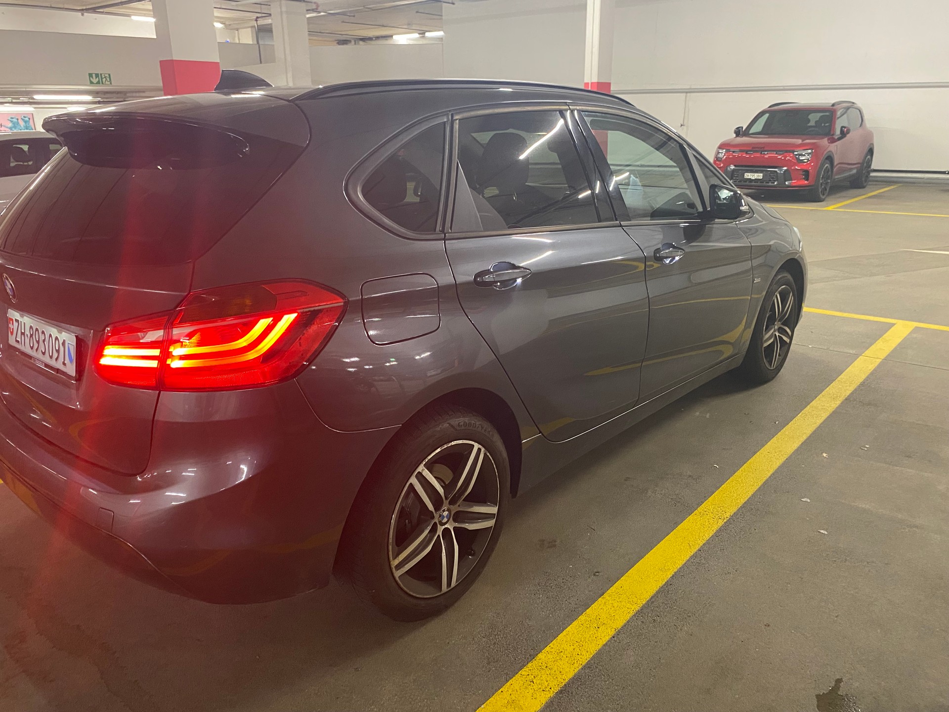 BMW 216d-image-1