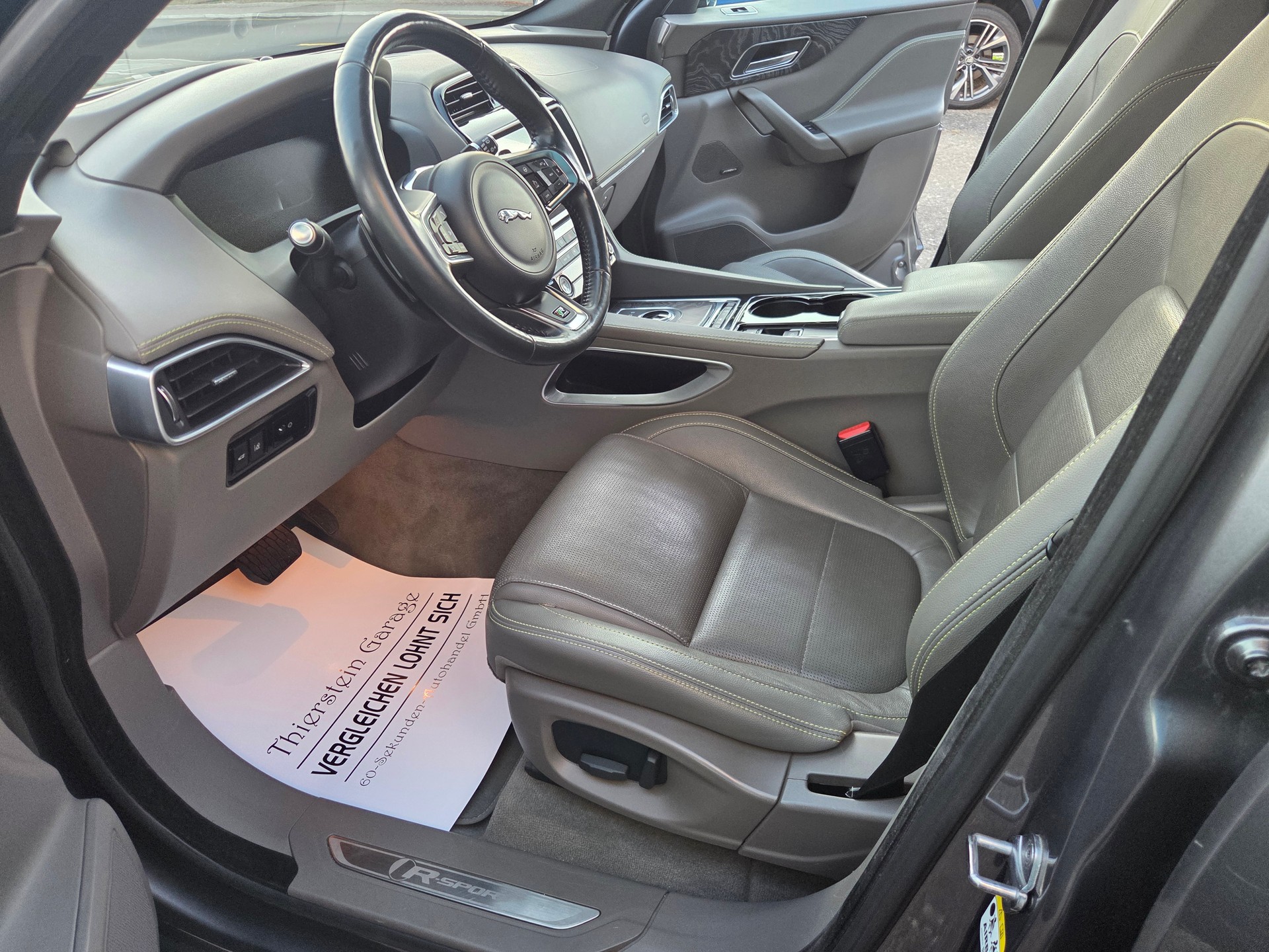 JAGUAR F-Pace 3.0 TD R-Sport AWD Automatik-image-9