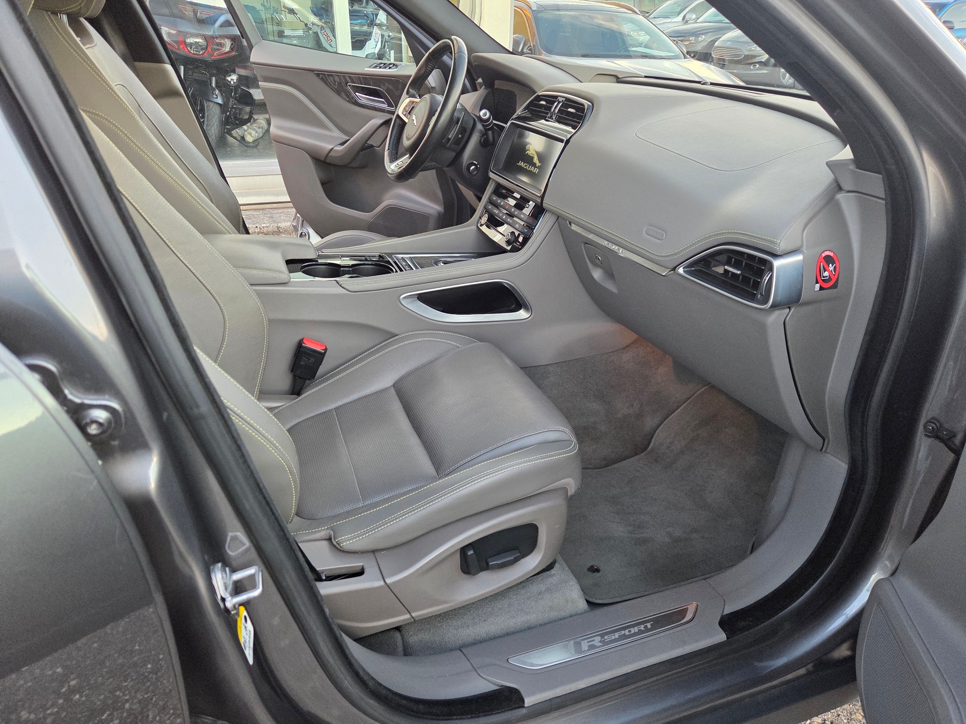 JAGUAR F-Pace 3.0 TD R-Sport AWD Automatik-image-10