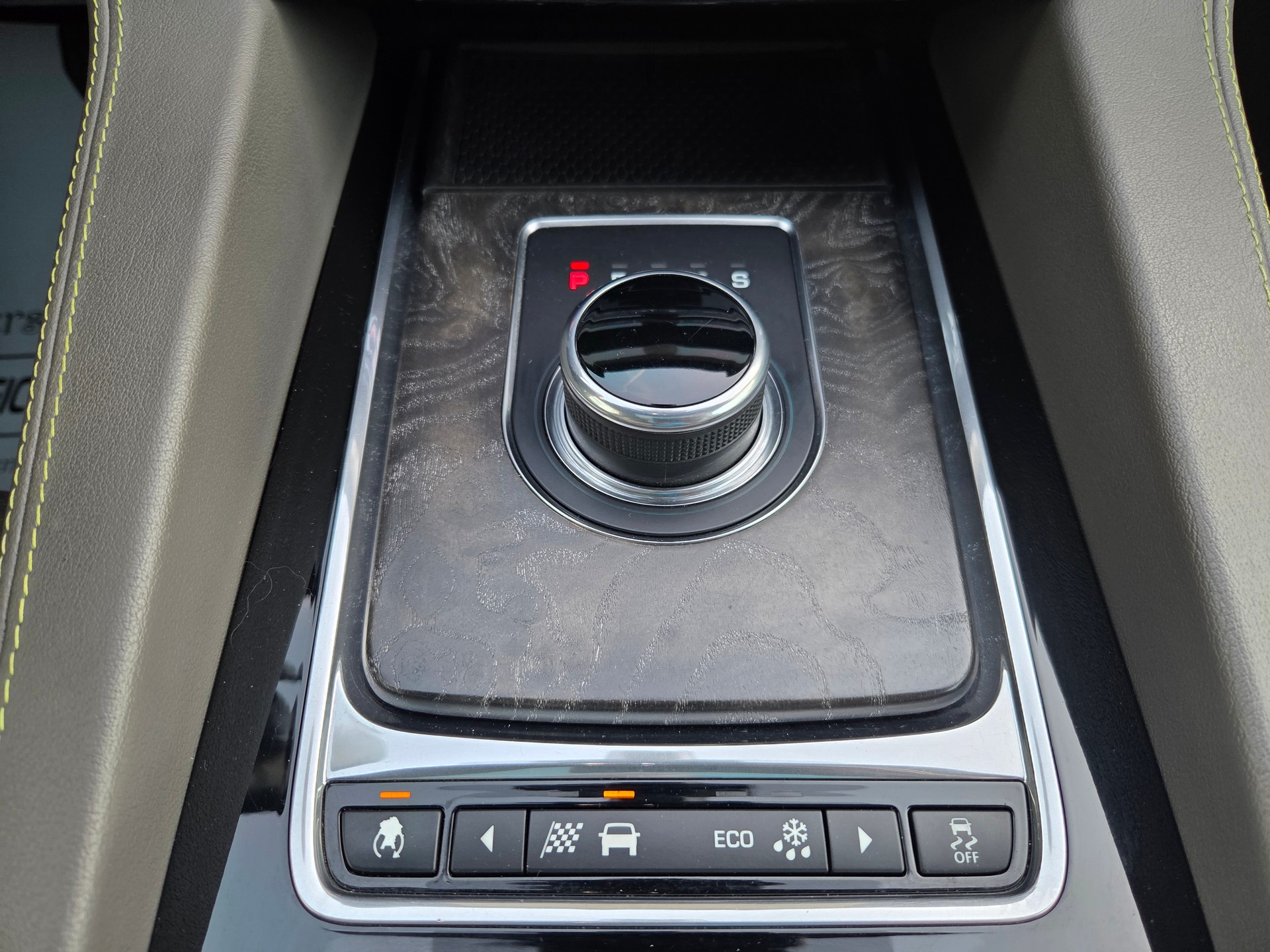 JAGUAR F-Pace 3.0 TD R-Sport AWD Automatik-image-18