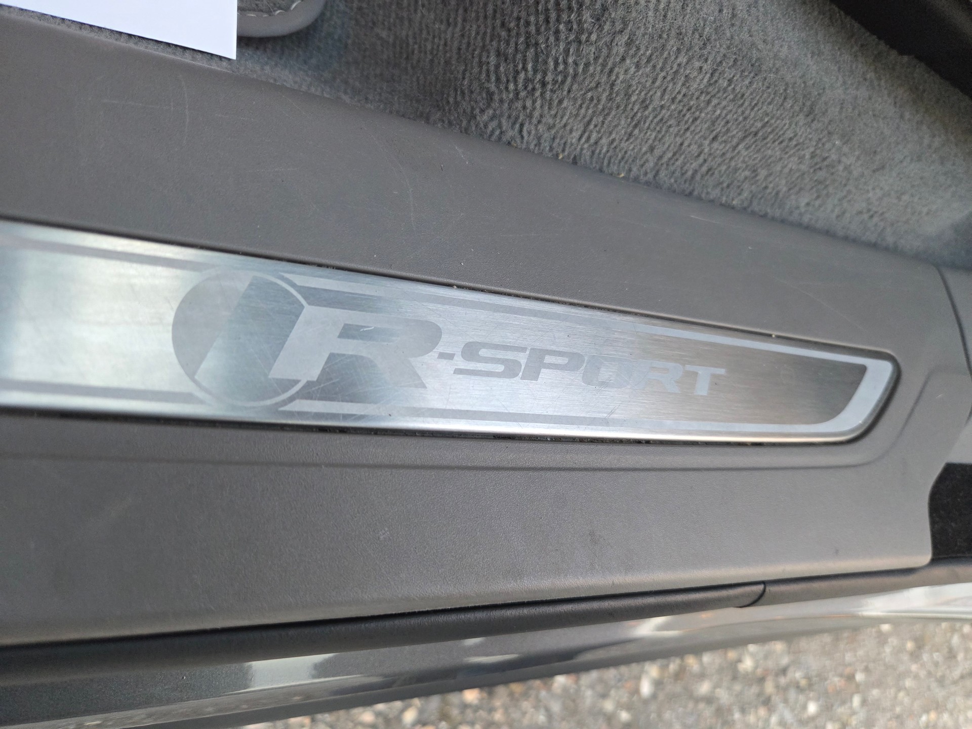 JAGUAR F-Pace 3.0 TD R-Sport AWD Automatik-image-25