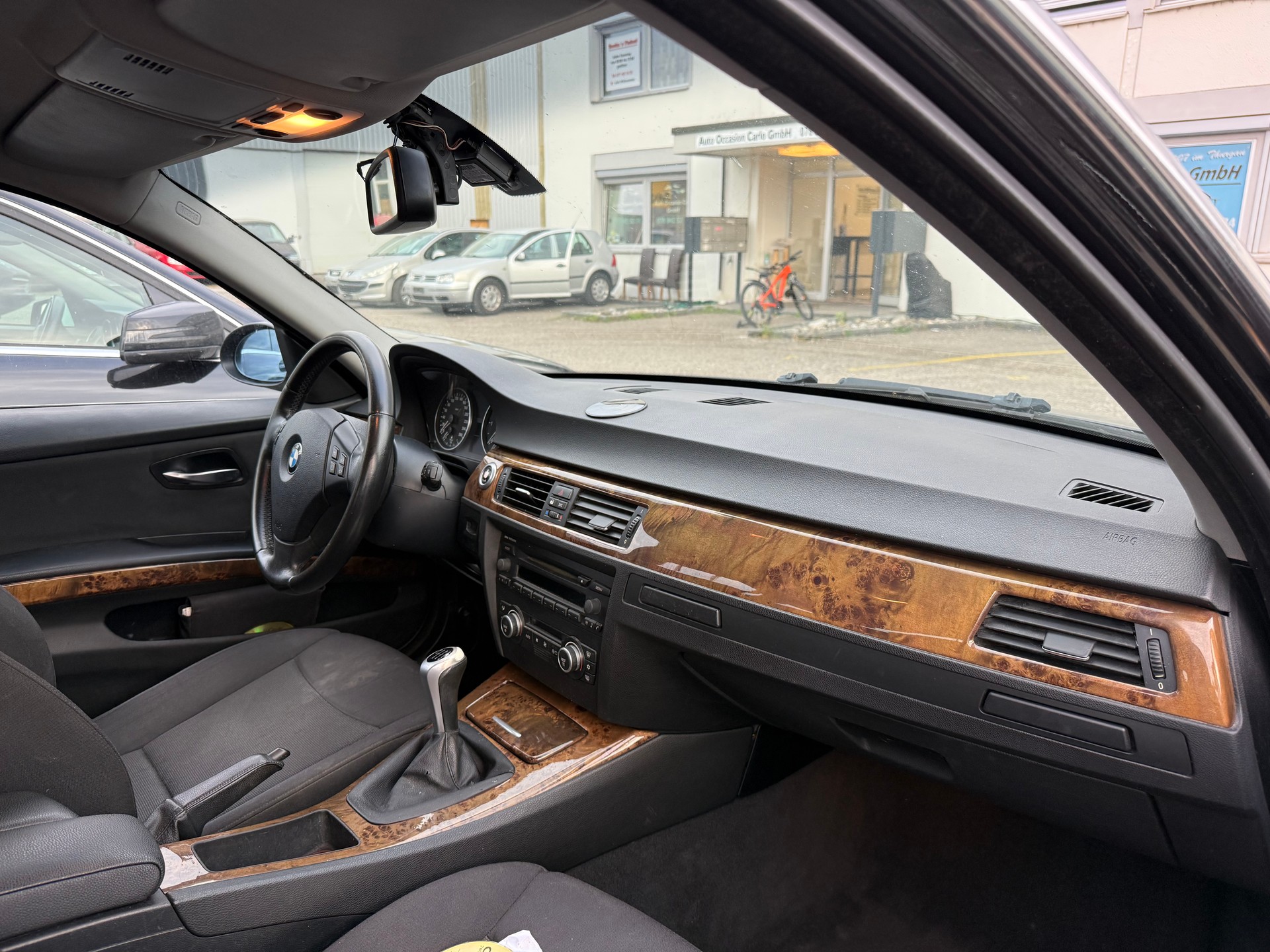 BMW 330d Touring-image-9