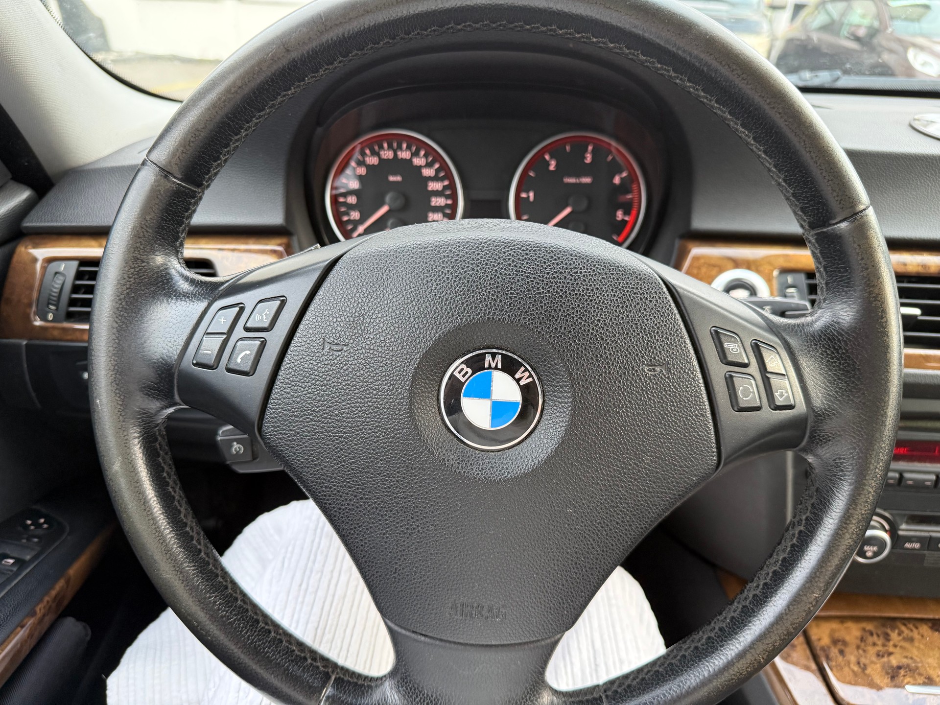 BMW 330d Touring-image-8