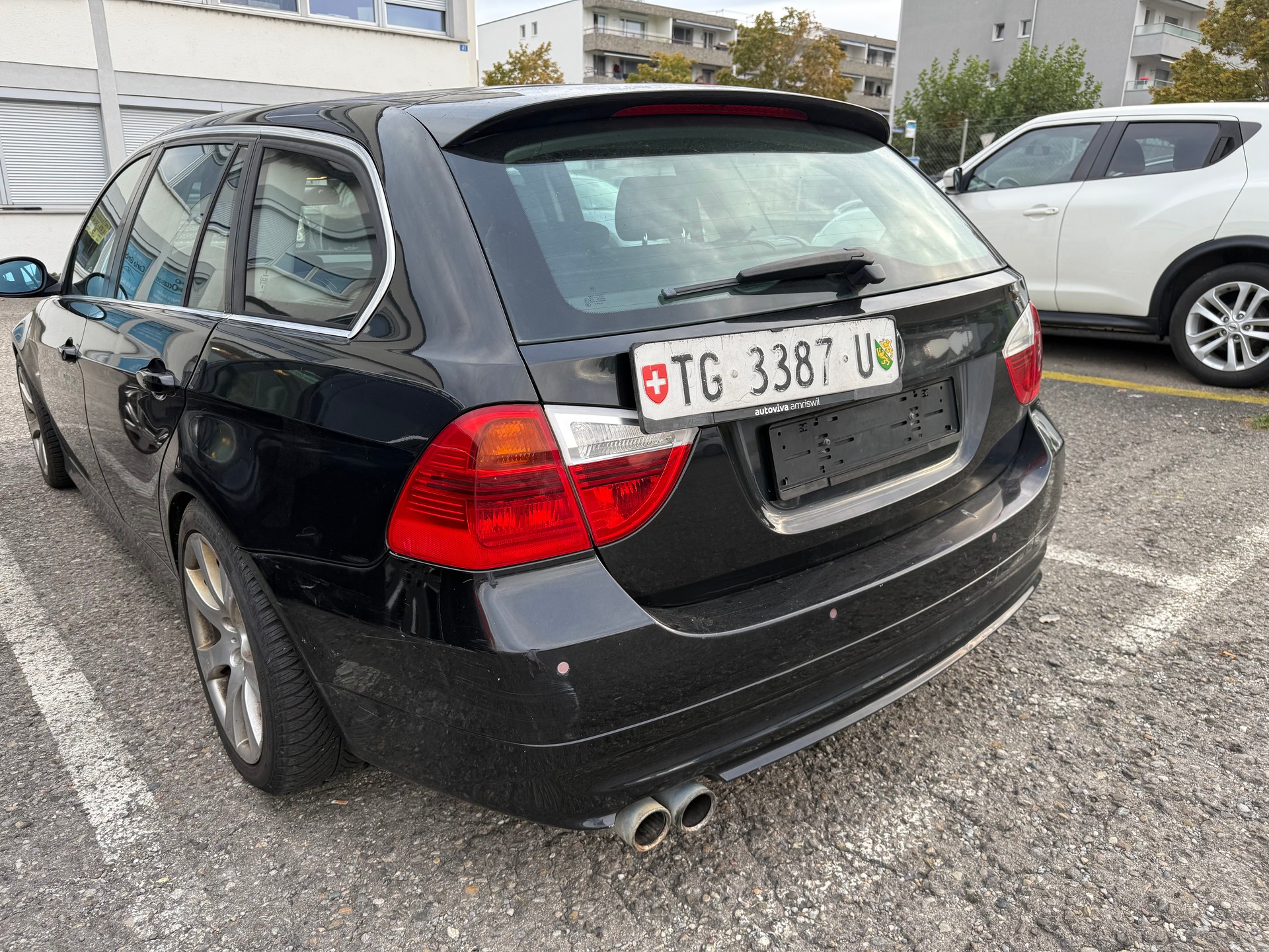 BMW 330d Touring-image-13