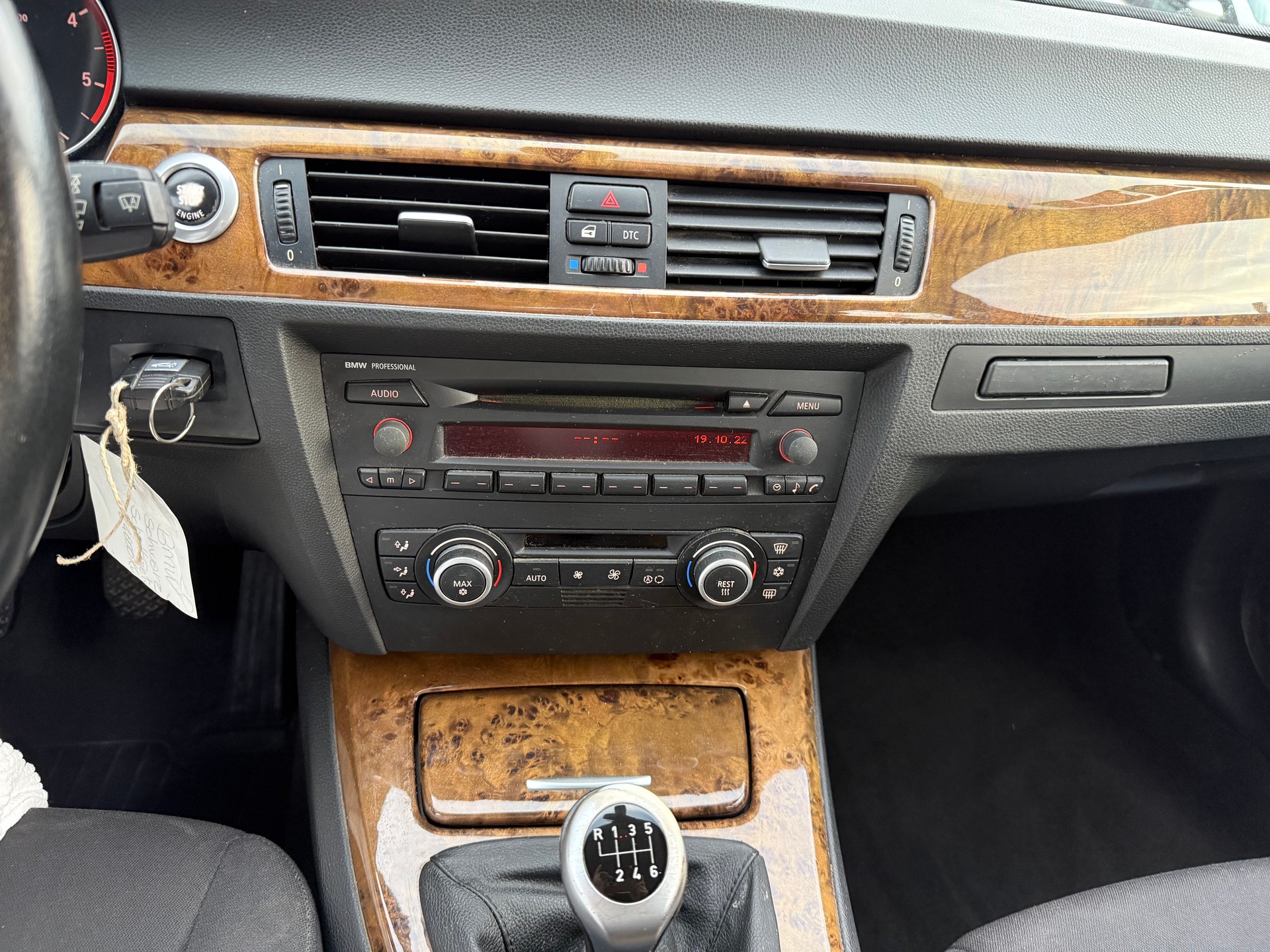 BMW 330d Touring-image-7