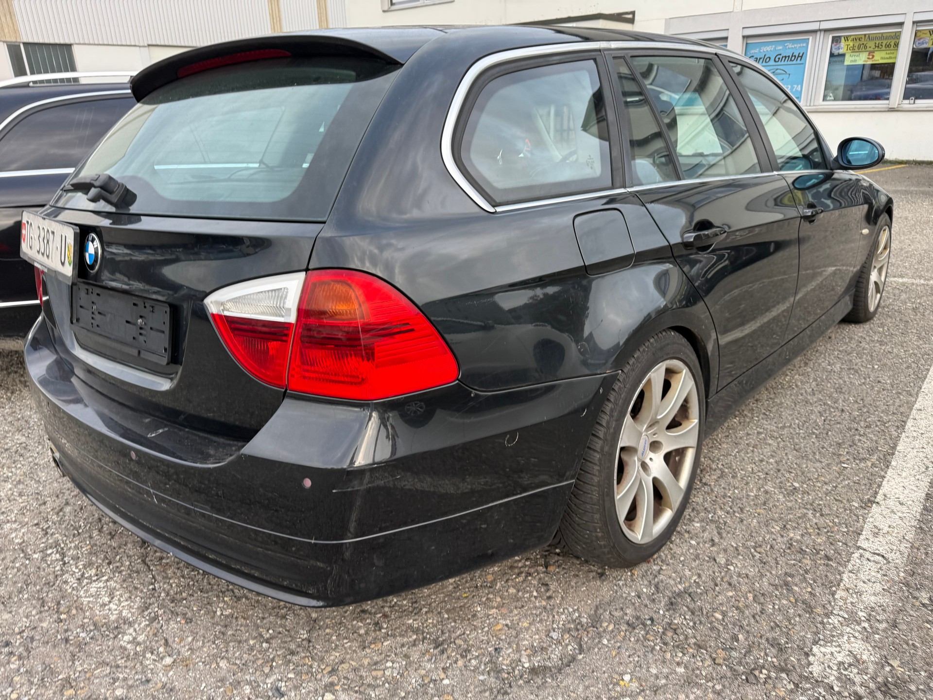 BMW 330d Touring-image-14