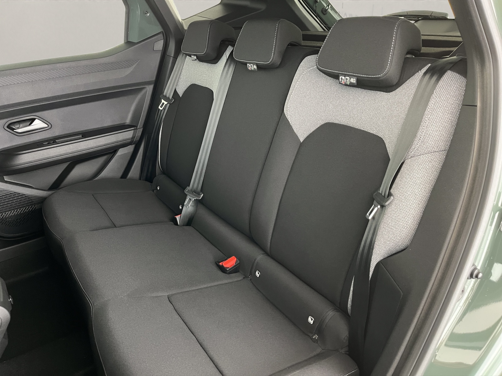 DACIA Duster 1.2 Hybrid Journey 4WD-image-16