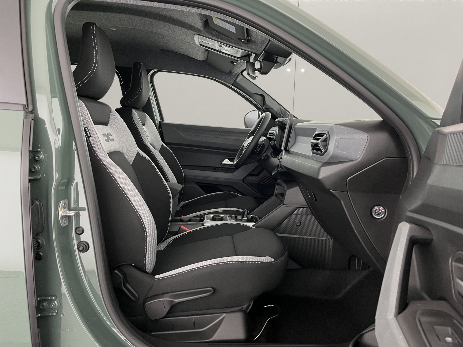 DACIA Duster 1.2 Hybrid Journey 4WD-image-15