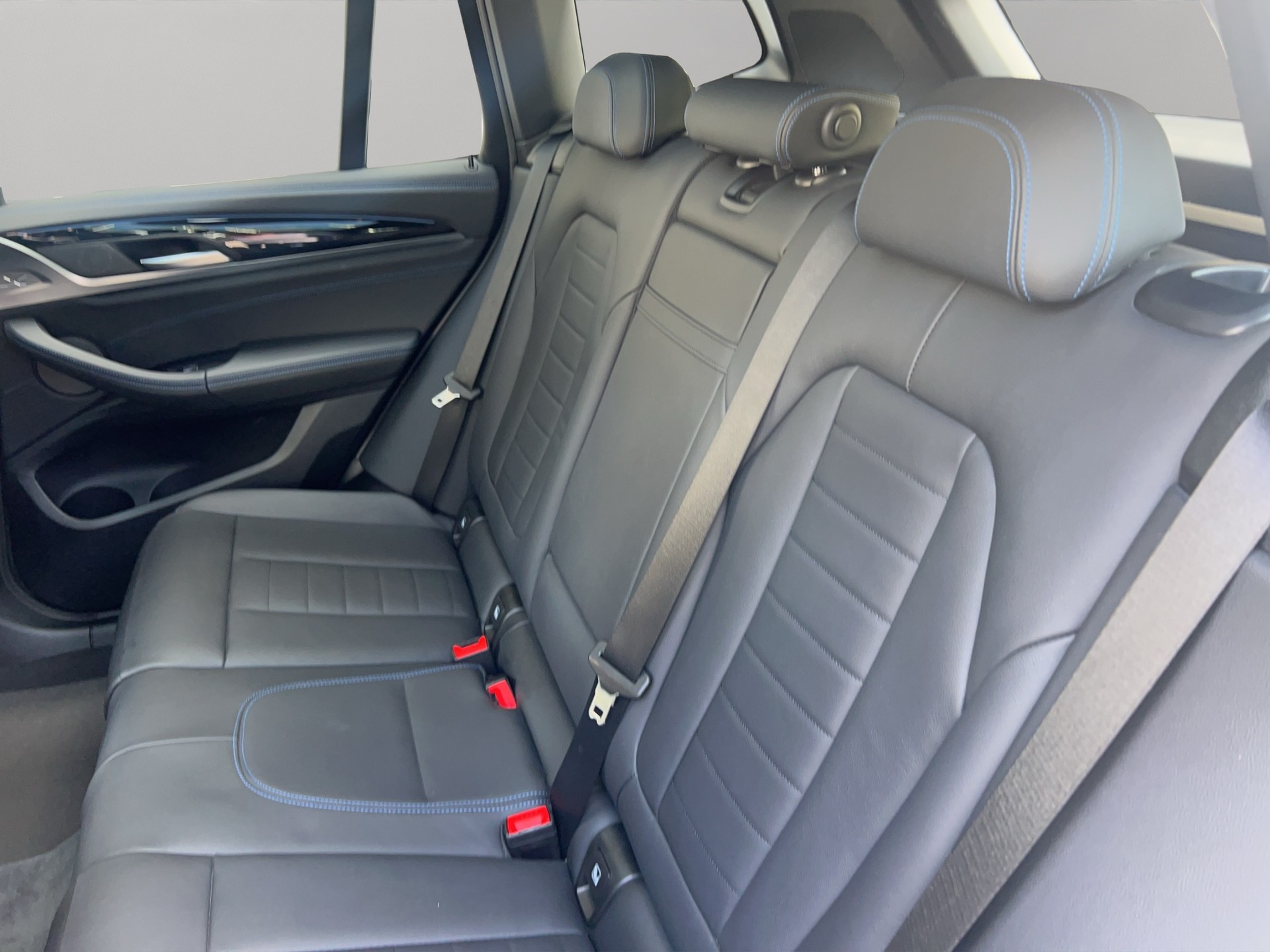 BMW iX3 Impressive-image-19