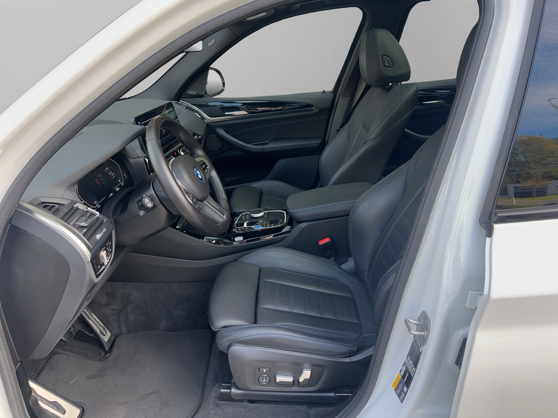 BMW iX3 Impressive-image-11