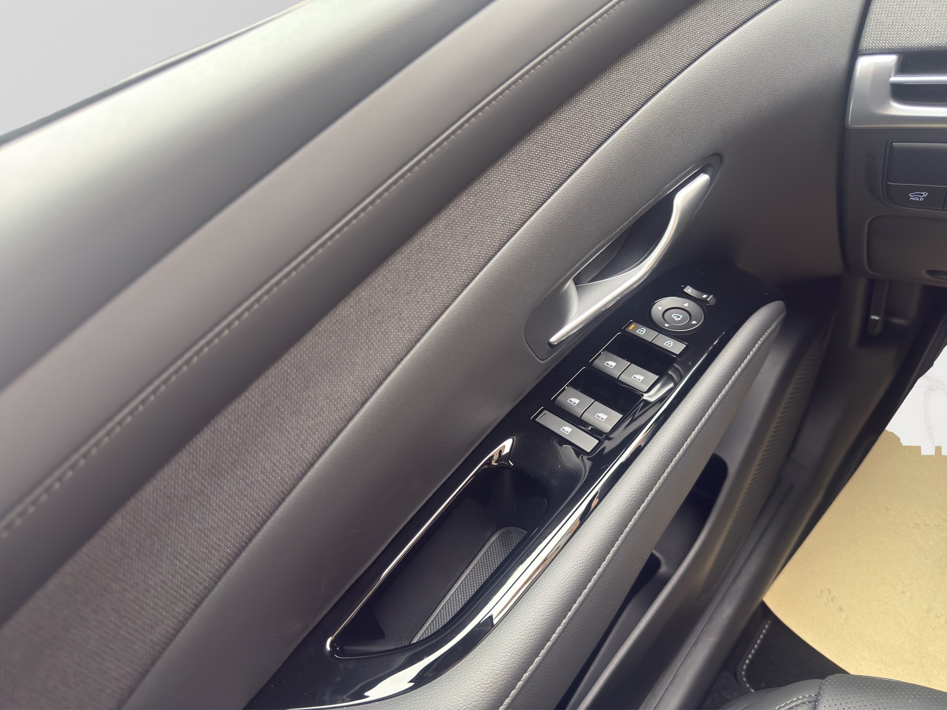 HYUNDAI Tucson 1.6 TGDI HEV Vertex Swiss Edition 4WD-image-13