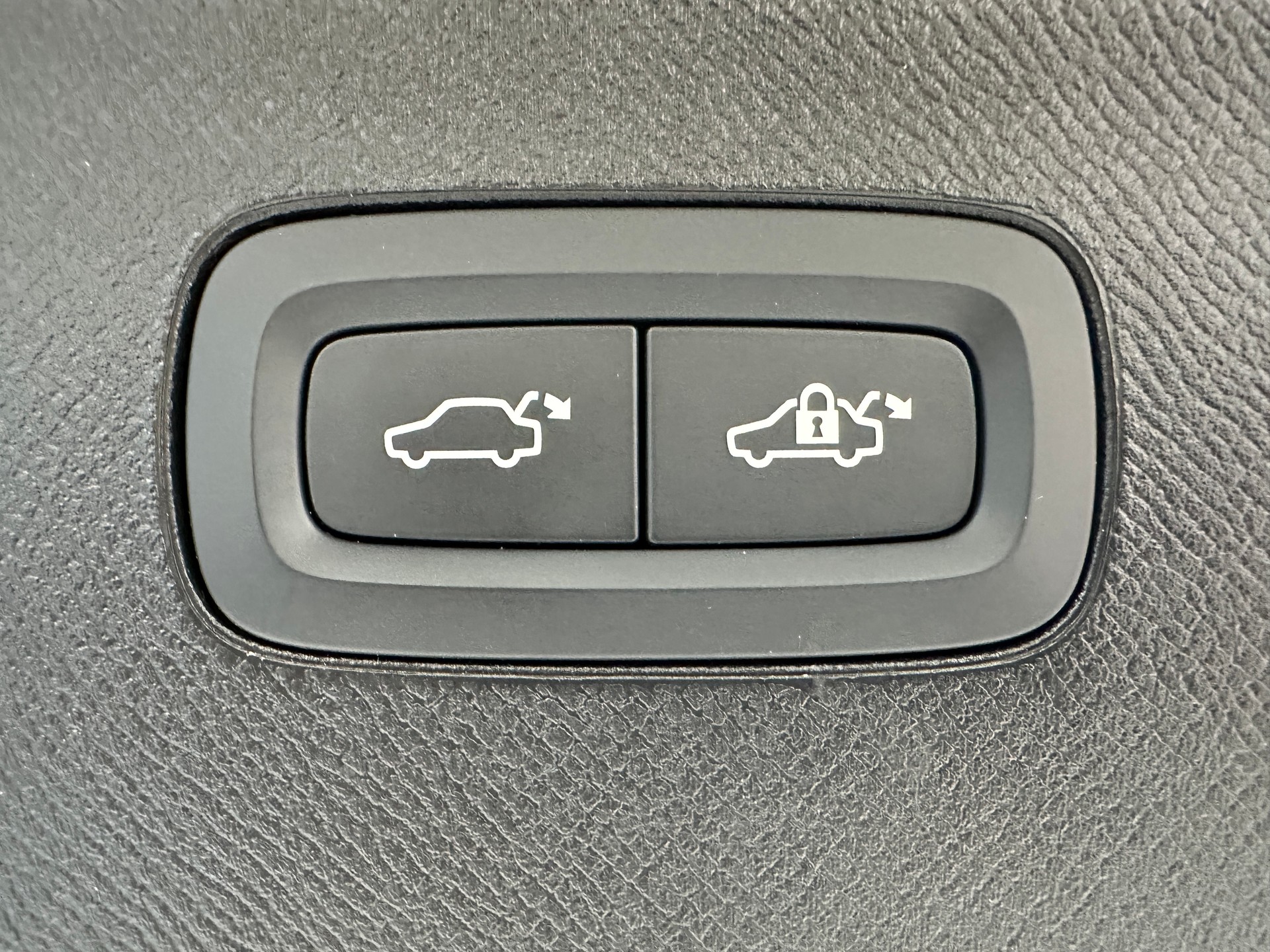 VOLVO XC90 T8 eAWD PluginHybrid Ultra Dark Geartronic-image-12