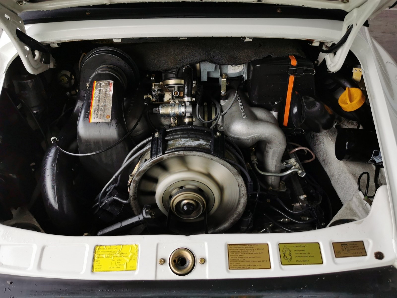 PORSCHE 911 Carrera Cabrio-image-15