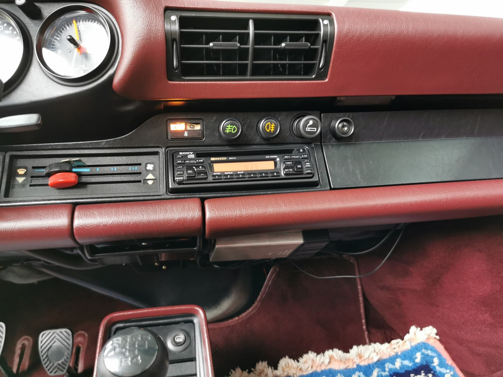 PORSCHE 911 Carrera Cabrio-image-14