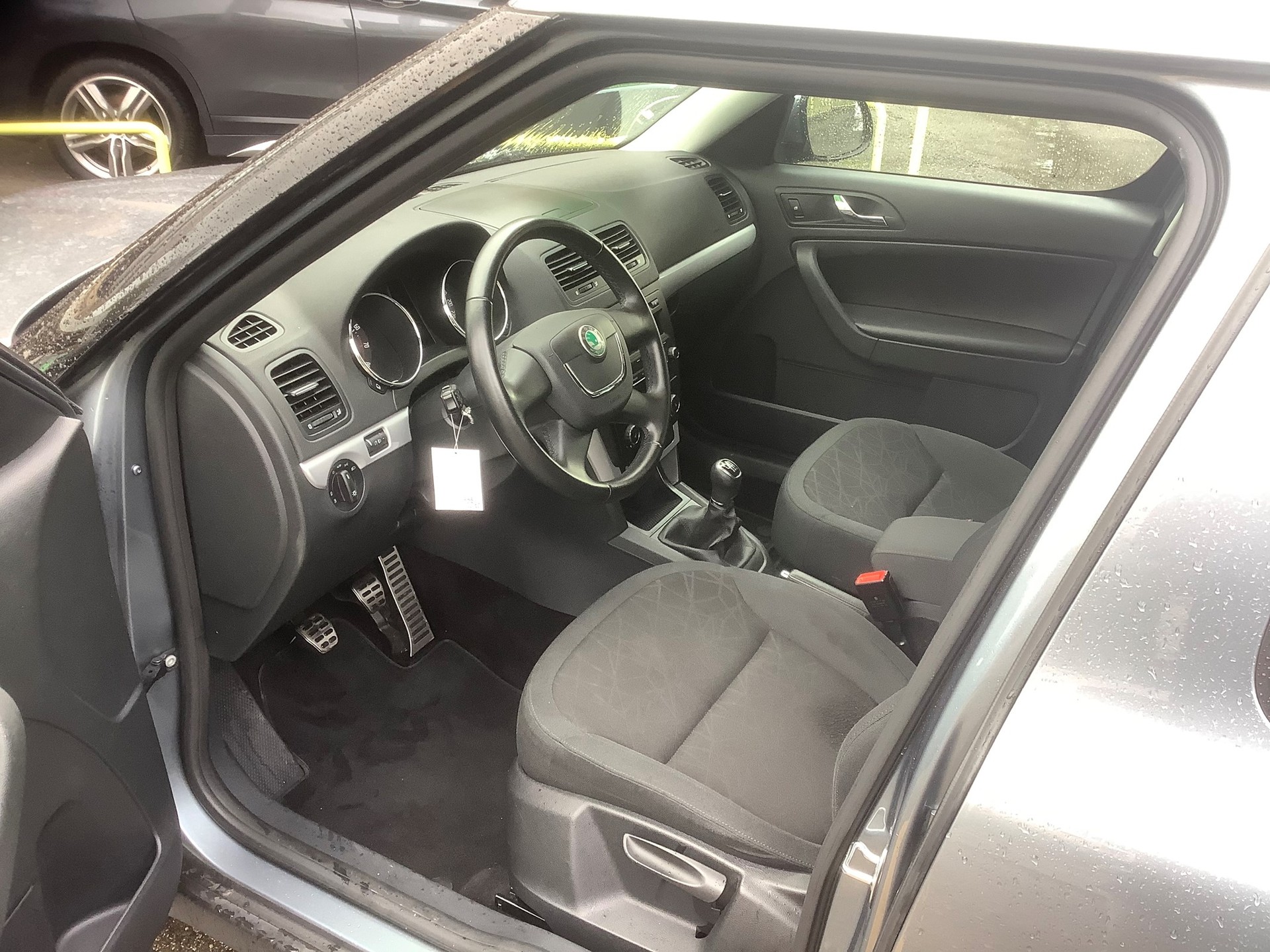 SKODA Yeti 1.4 TSI Ambition-image-13
