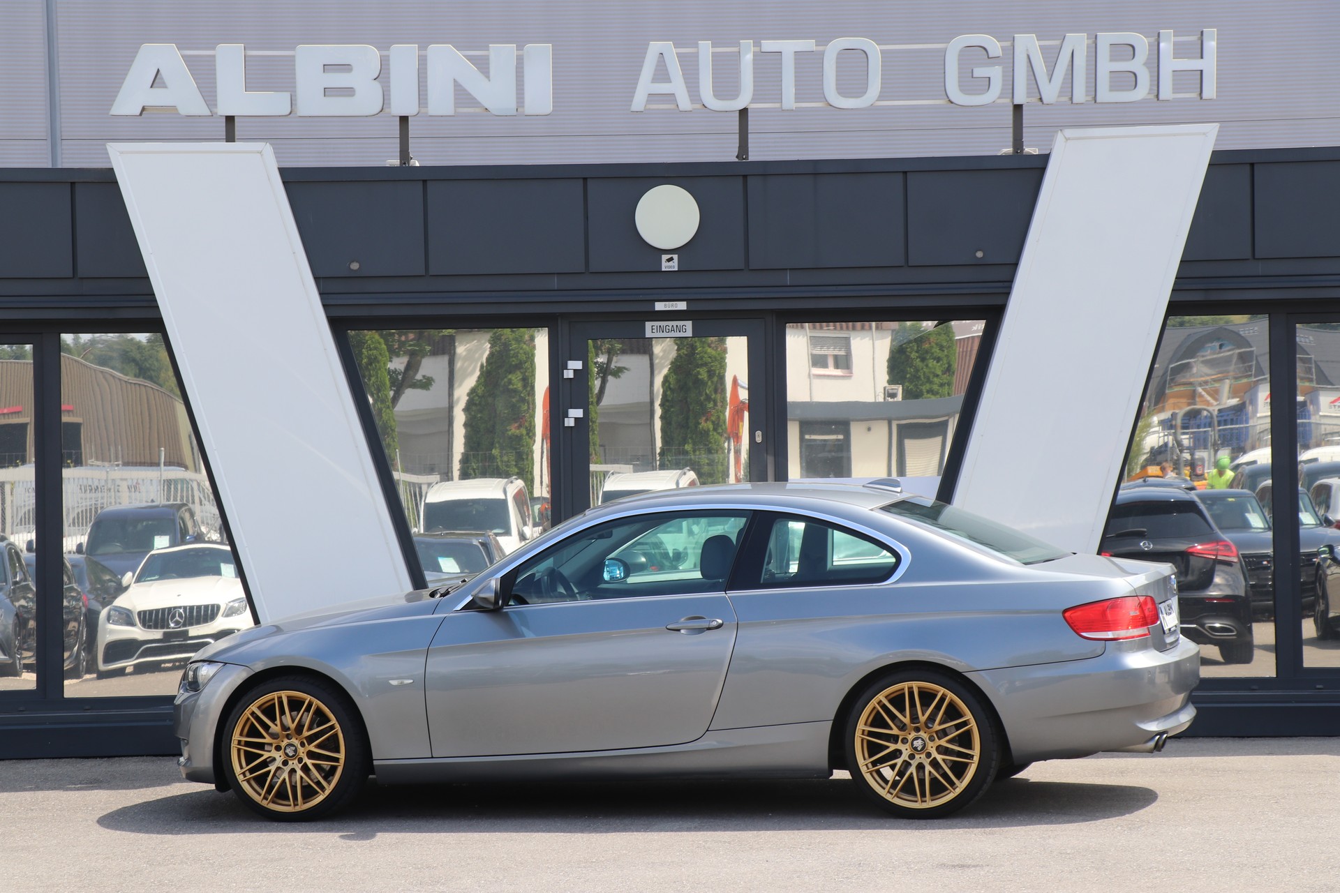 BMW 325xi Coupé-image-2