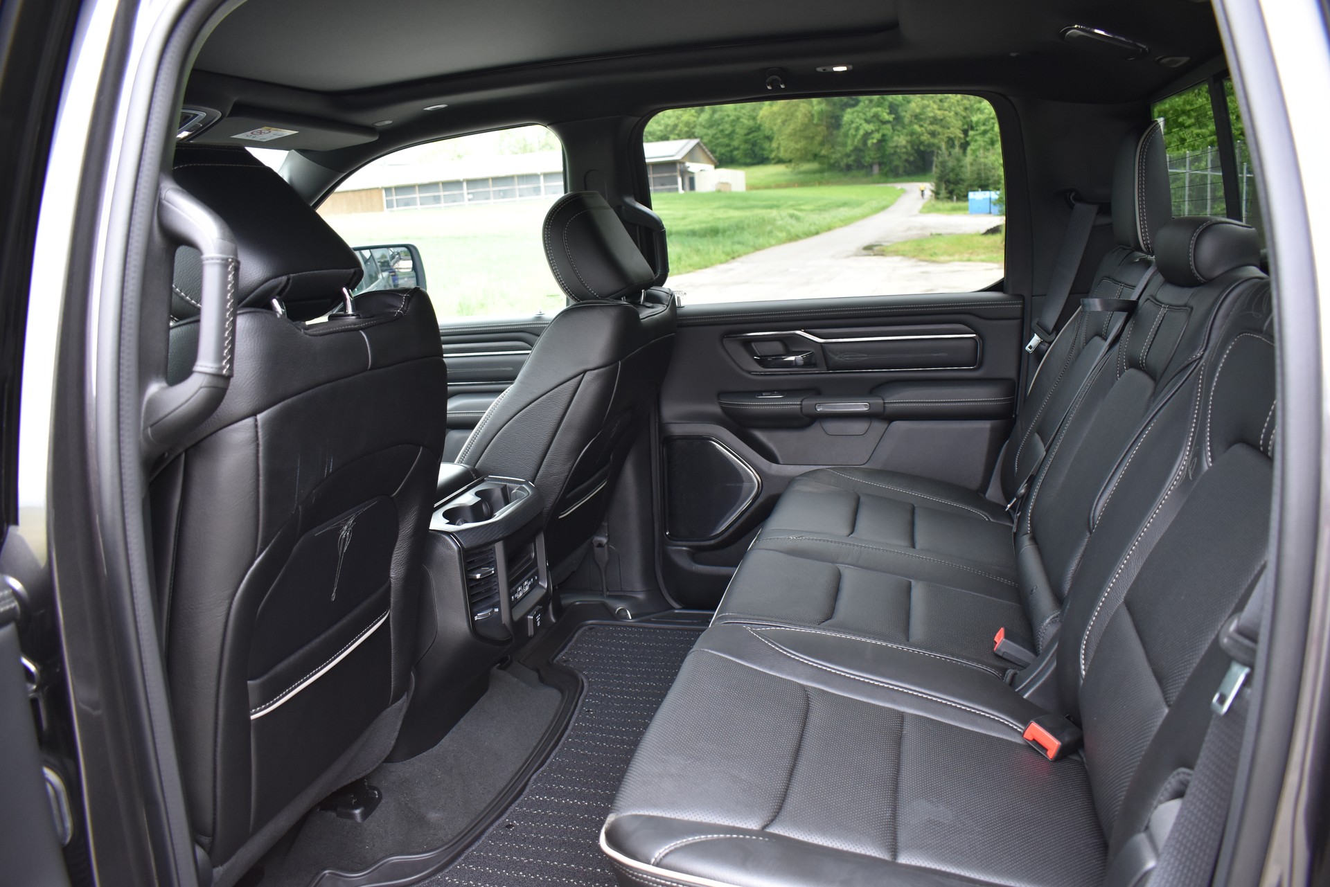 DODGE Ram 1500 Crew Cab Limited-image-9